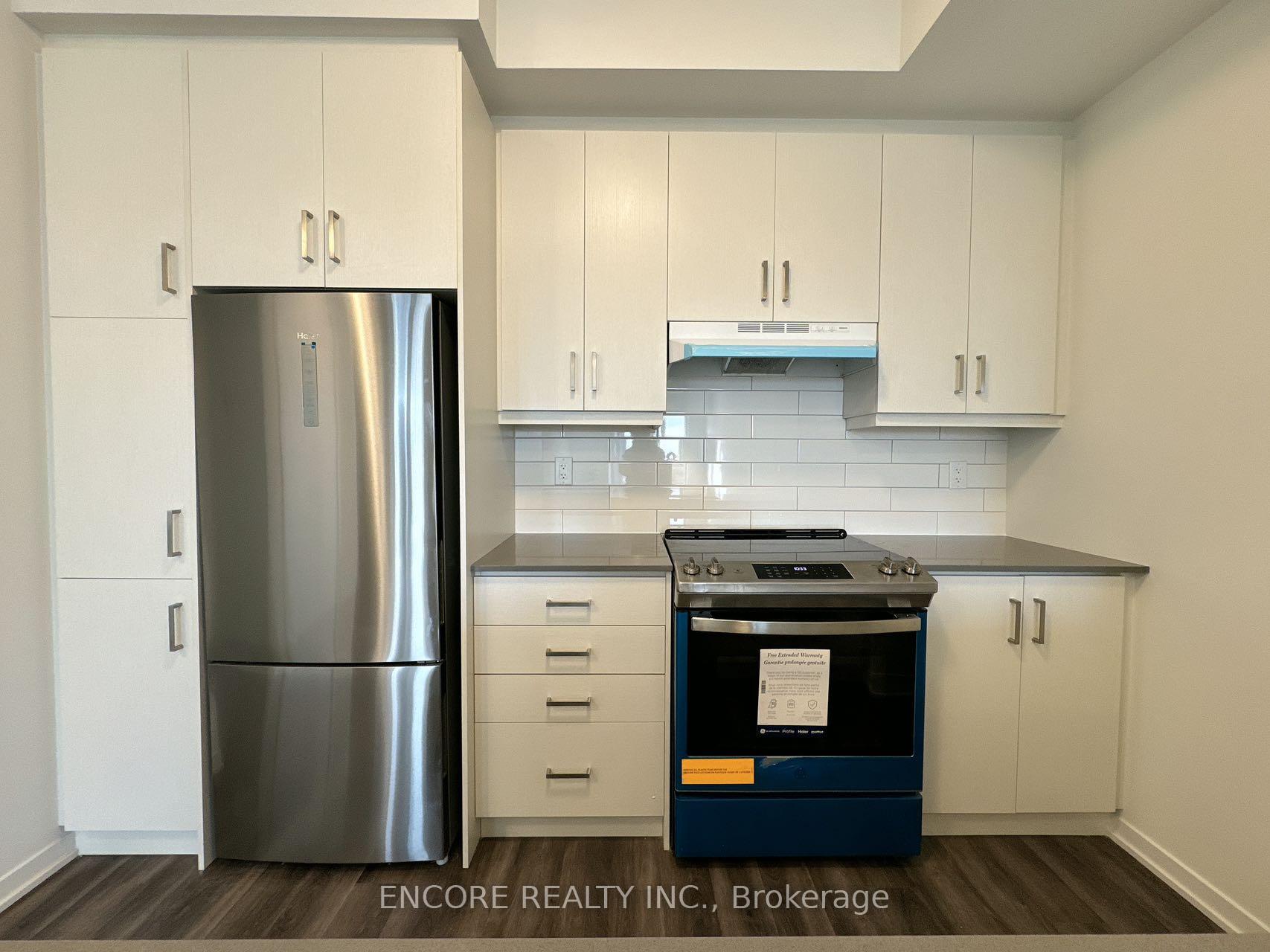 Photo 5 of Unit 339, 100 Honeycrisp Crescent, Vaughan, Vaughan Corporate Centre — HOMEH