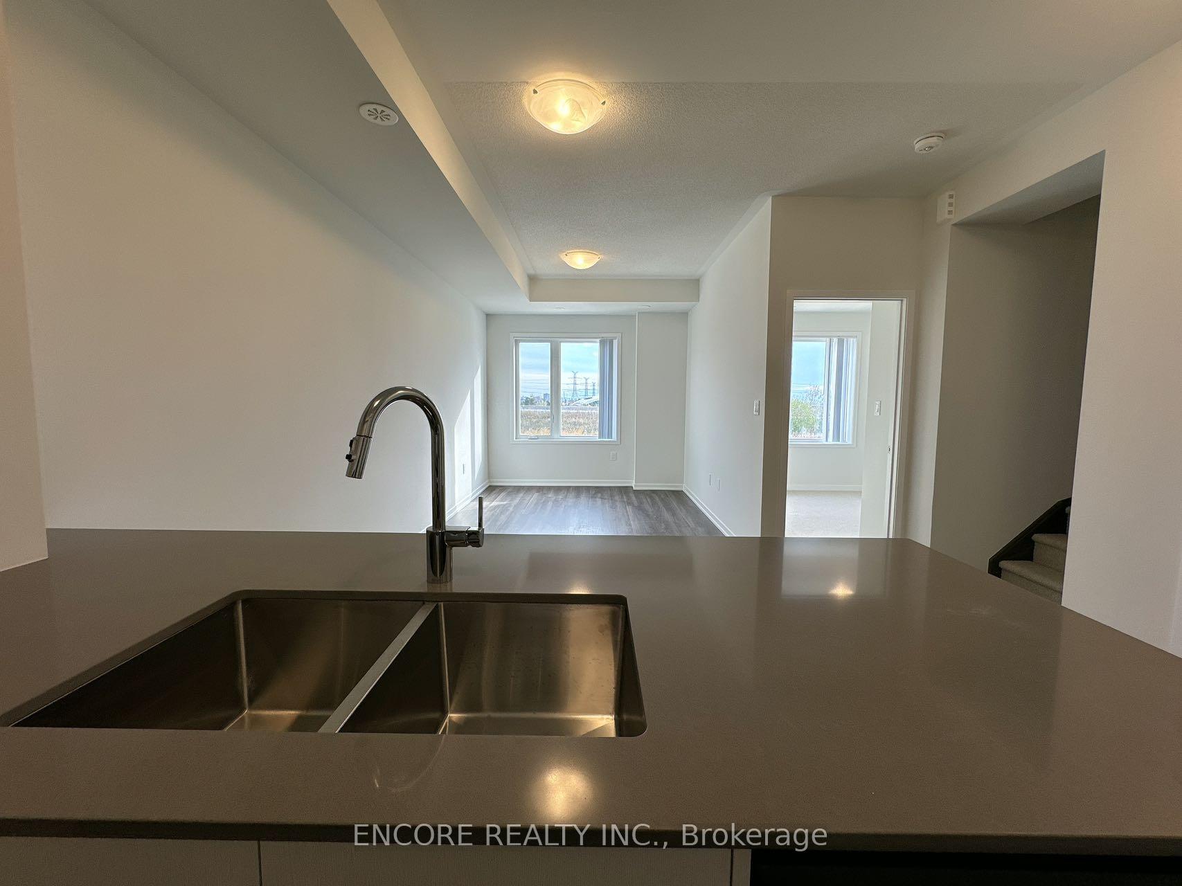 Photo 6 of Unit 339, 100 Honeycrisp Crescent, Vaughan, Vaughan Corporate Centre — HOMEH