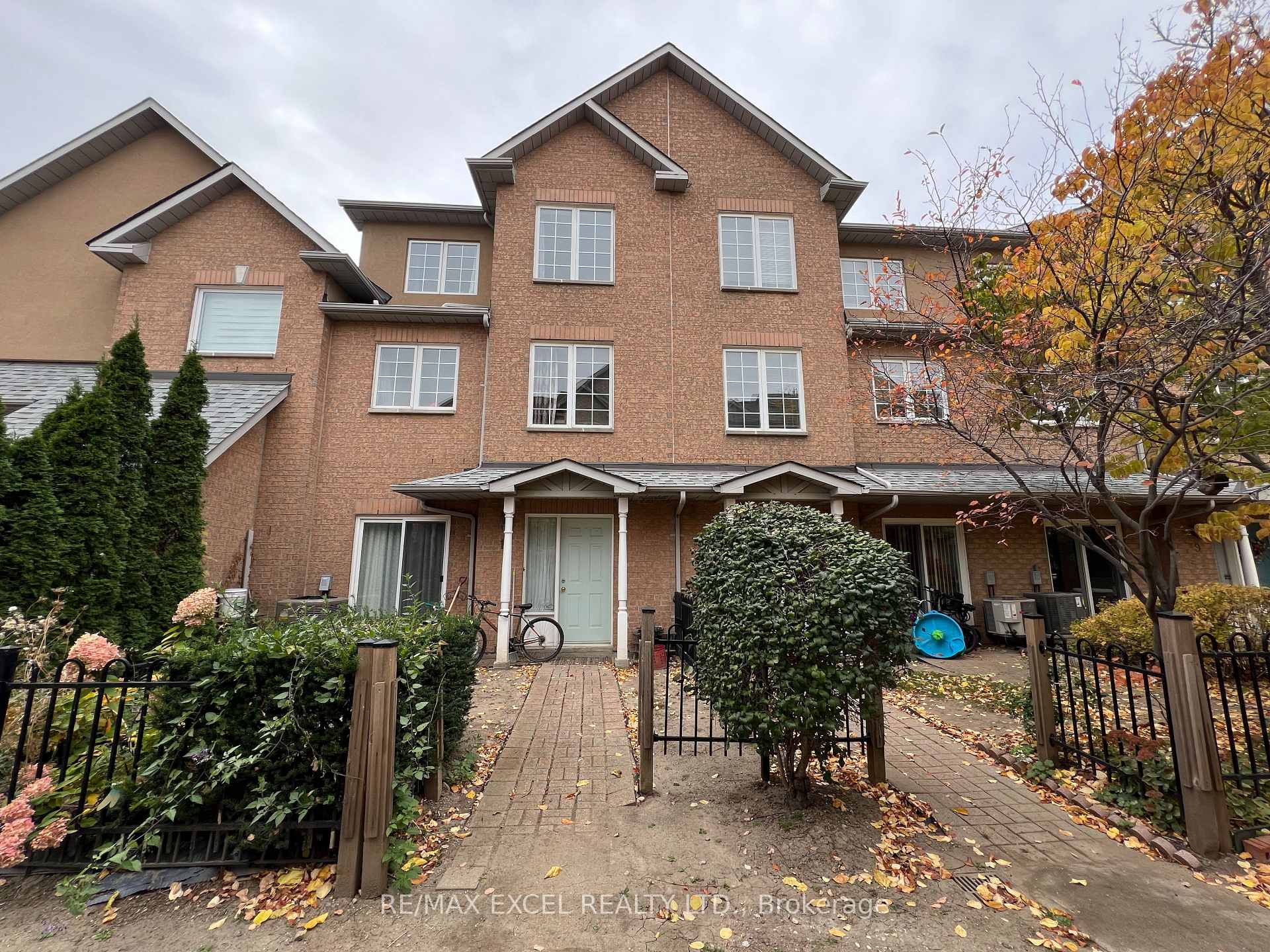Photo 1 of Unit 11, 6 Cox Boulevard, Markham, Unionville — HOMEH