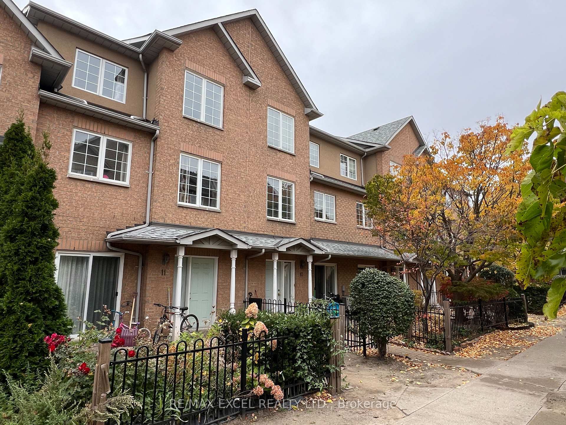 Photo 2 of Unit 11, 6 Cox Boulevard, Markham, Unionville — HOMEH