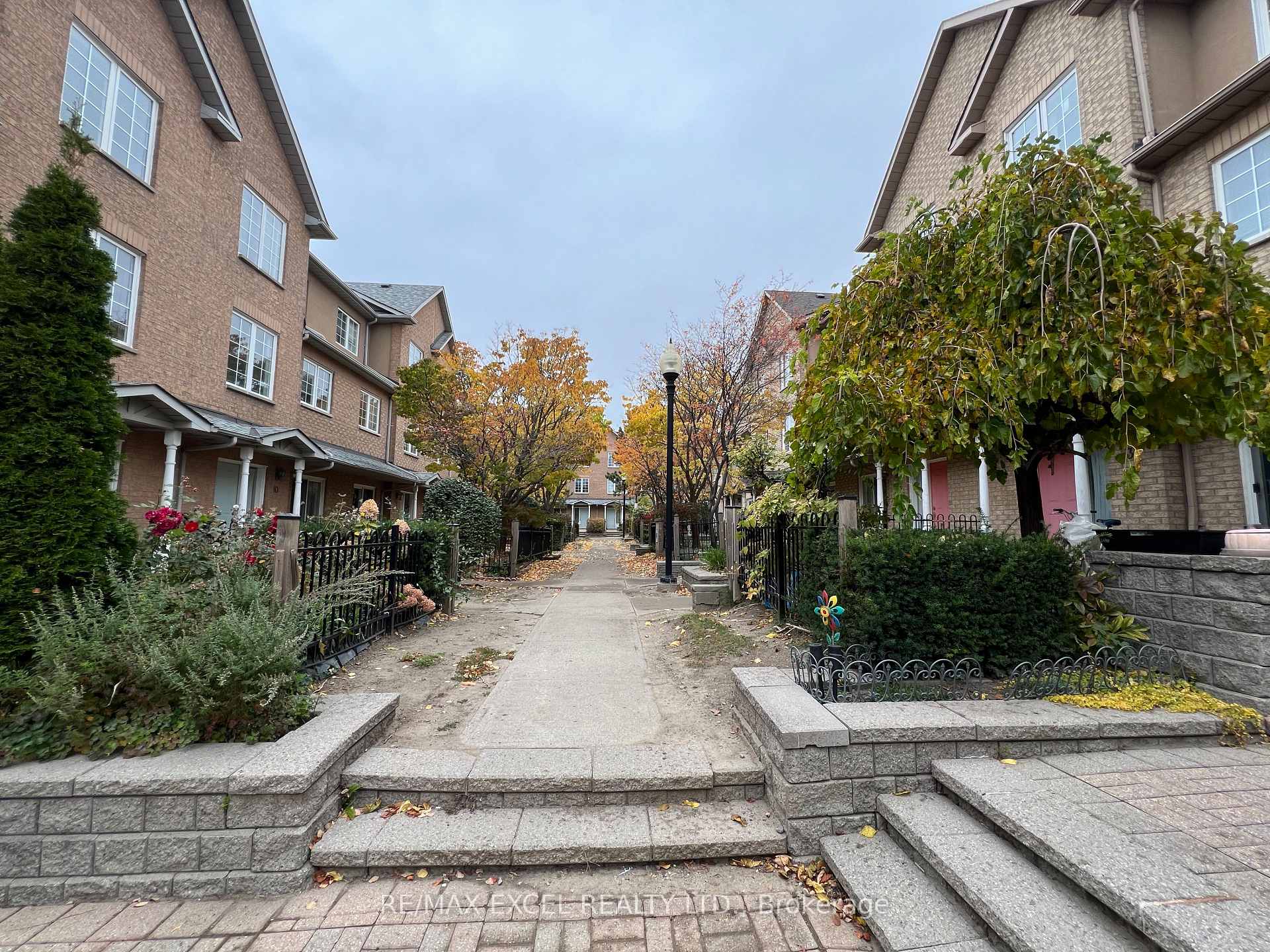 Photo 3 of Unit 11, 6 Cox Boulevard, Markham, Unionville — HOMEH