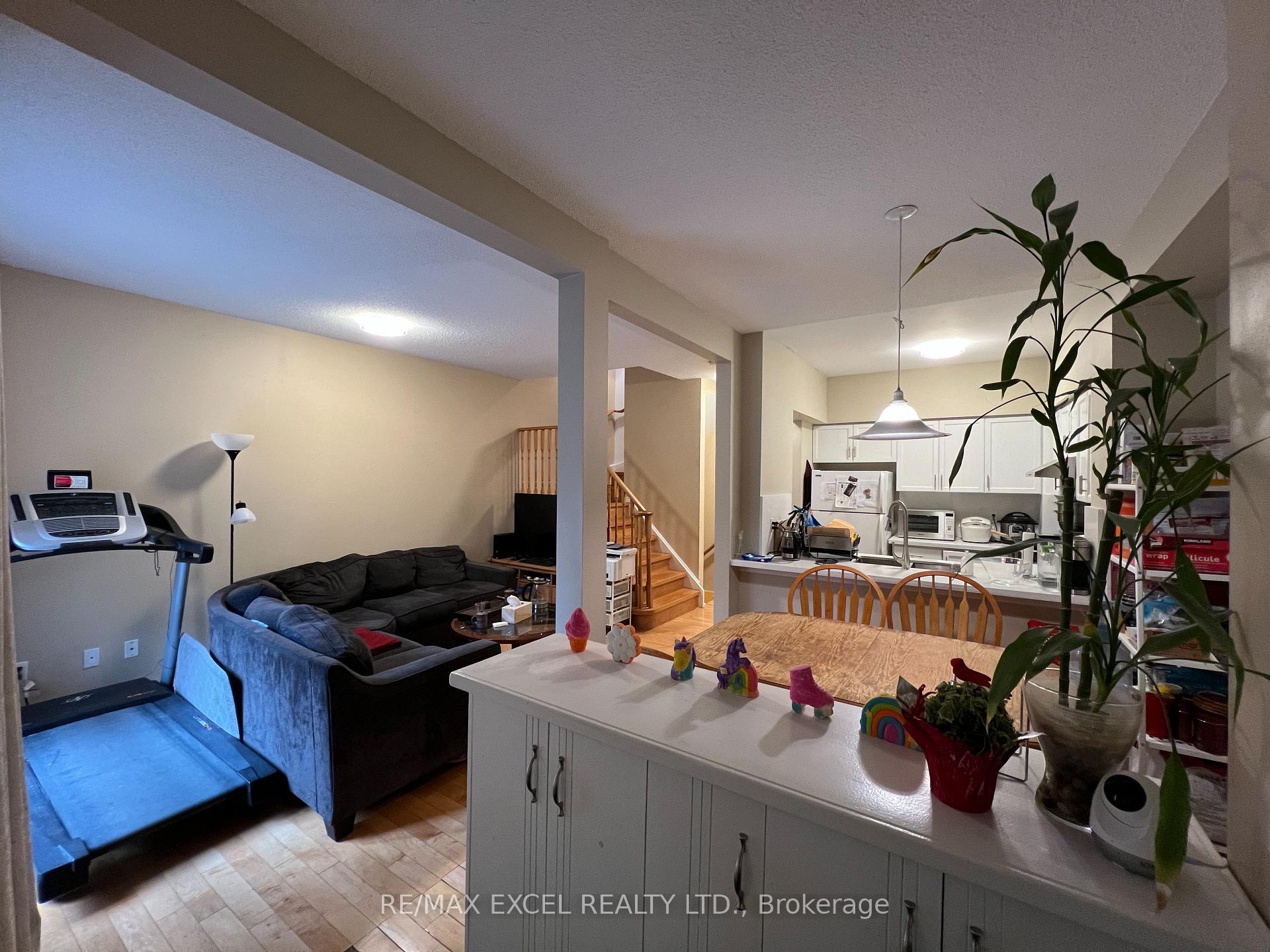 Photo 4 of Unit 11, 6 Cox Boulevard, Markham, Unionville — HOMEH