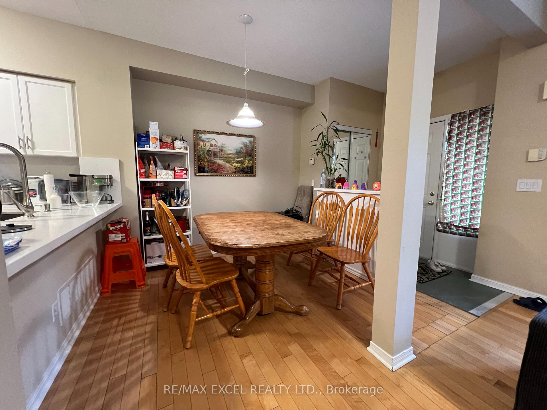 Photo 8 of Unit 11, 6 Cox Boulevard, Markham, Unionville — HOMEH