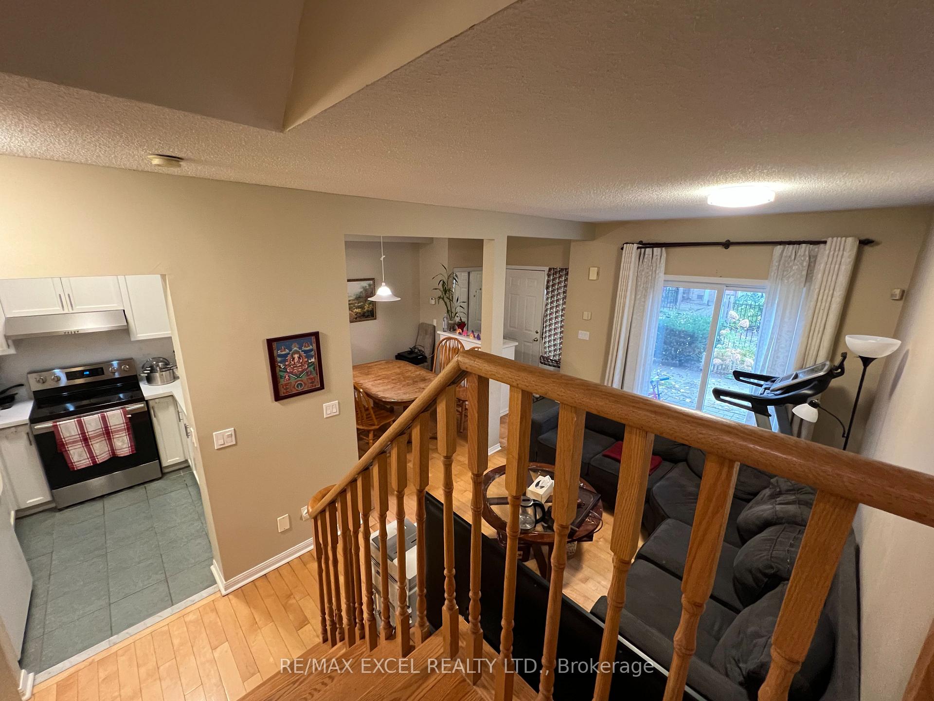 Photo 9 of Unit 11, 6 Cox Boulevard, Markham, Unionville — HOMEH