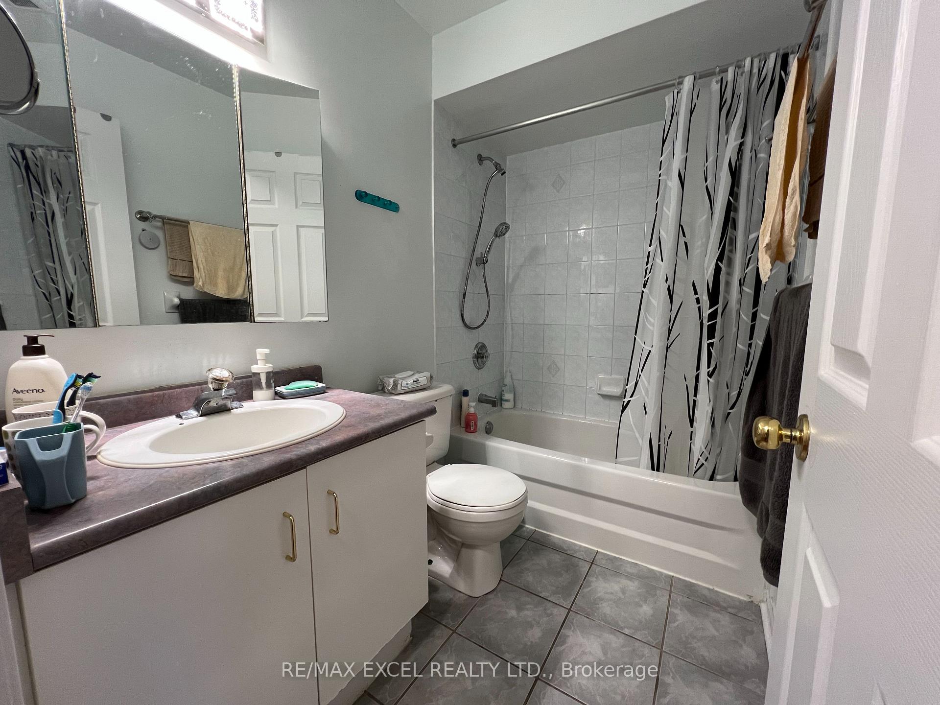 Photo 12 of Unit 11, 6 Cox Boulevard, Markham, Unionville — HOMEH