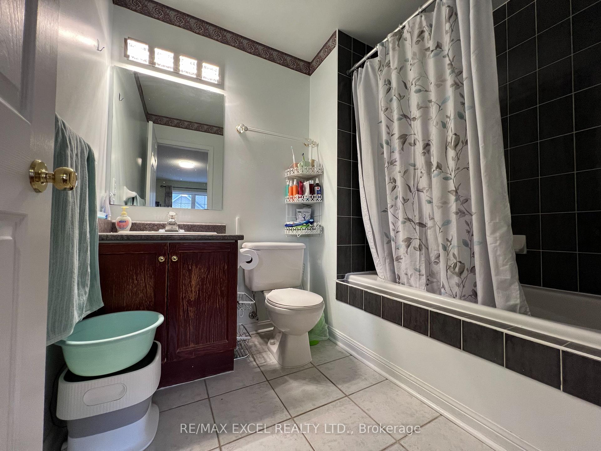 Photo 13 of Unit 11, 6 Cox Boulevard, Markham, Unionville — HOMEH
