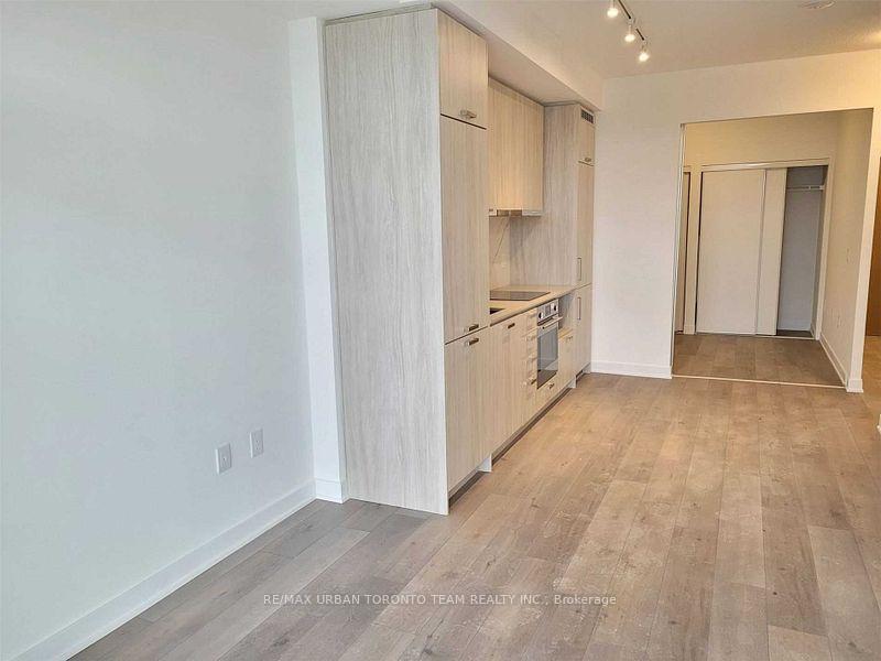 Photo 3 of Unit 718, 10 Honeycrisp Crescent, Vaughan, Vaughan Corporate Centre — HOMEH