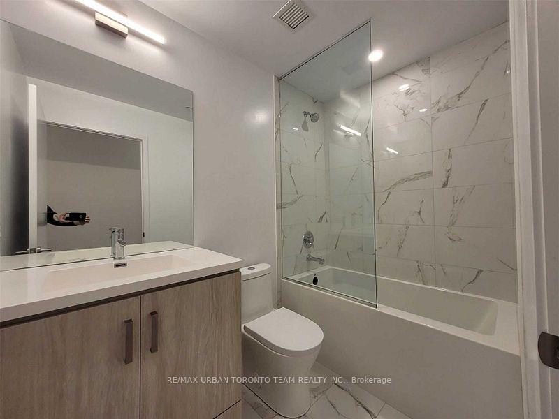 Photo 6 of Unit 718, 10 Honeycrisp Crescent, Vaughan, Vaughan Corporate Centre — HOMEH