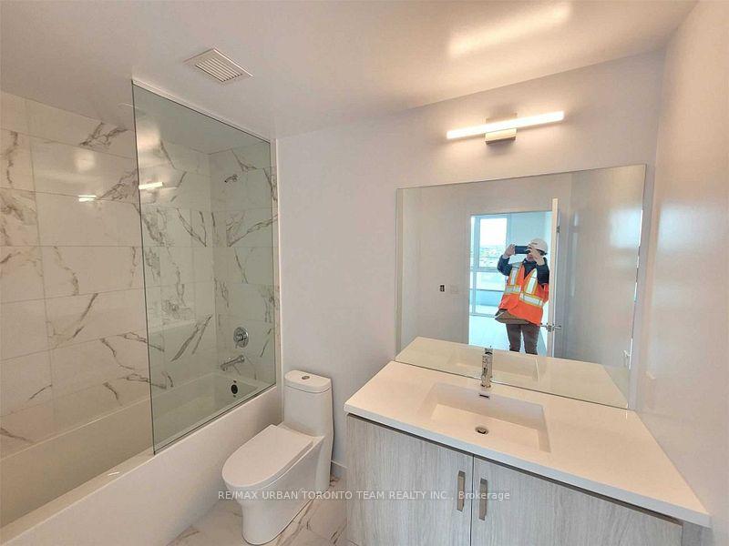Photo 9 of Unit 718, 10 Honeycrisp Crescent, Vaughan, Vaughan Corporate Centre — HOMEH