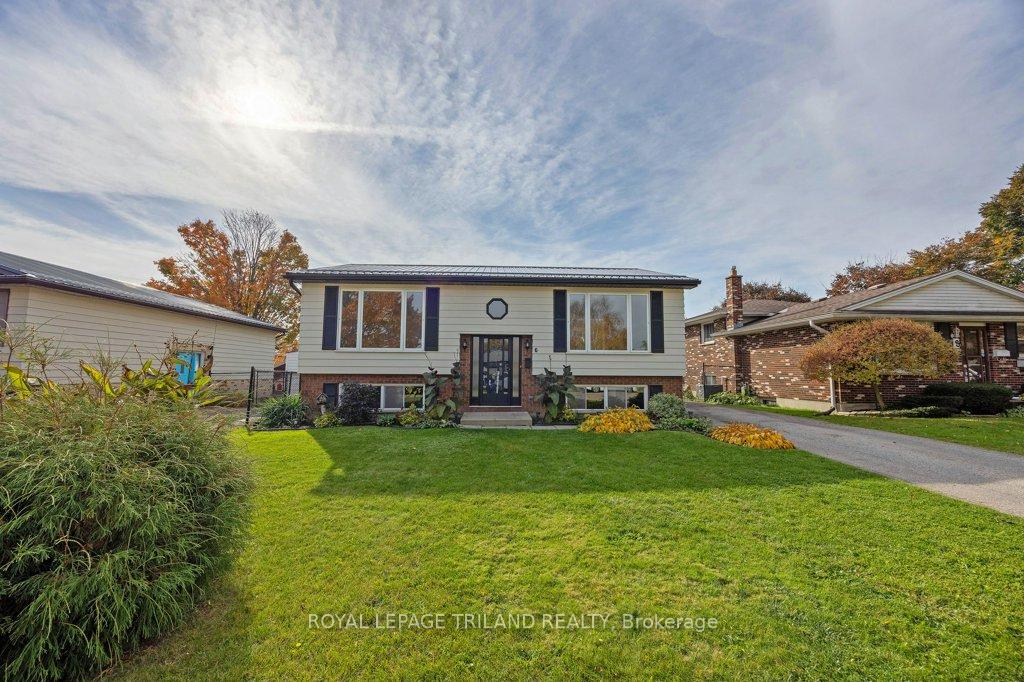Photo 2 of 6 Erinlea Drive, St. Thomas — HOMEH