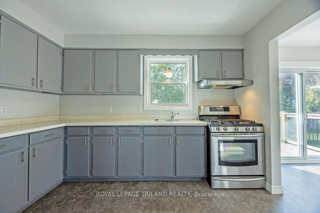 Photo 12 of 6 Erinlea Drive, St. Thomas — HOMEH