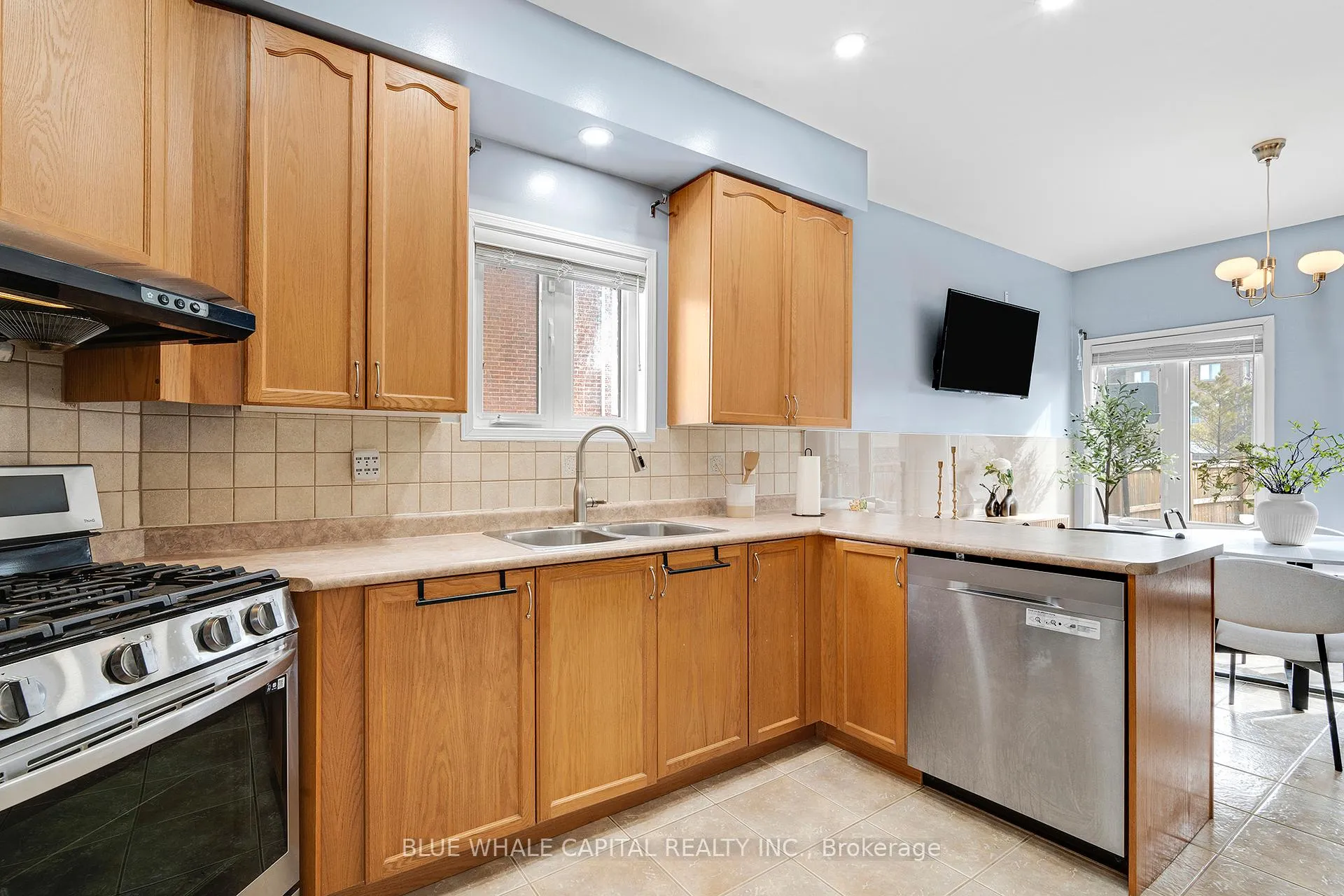 Photo 8 of 35 Rainbow Valley Crescent, Markham, Greensborough — HOMEH