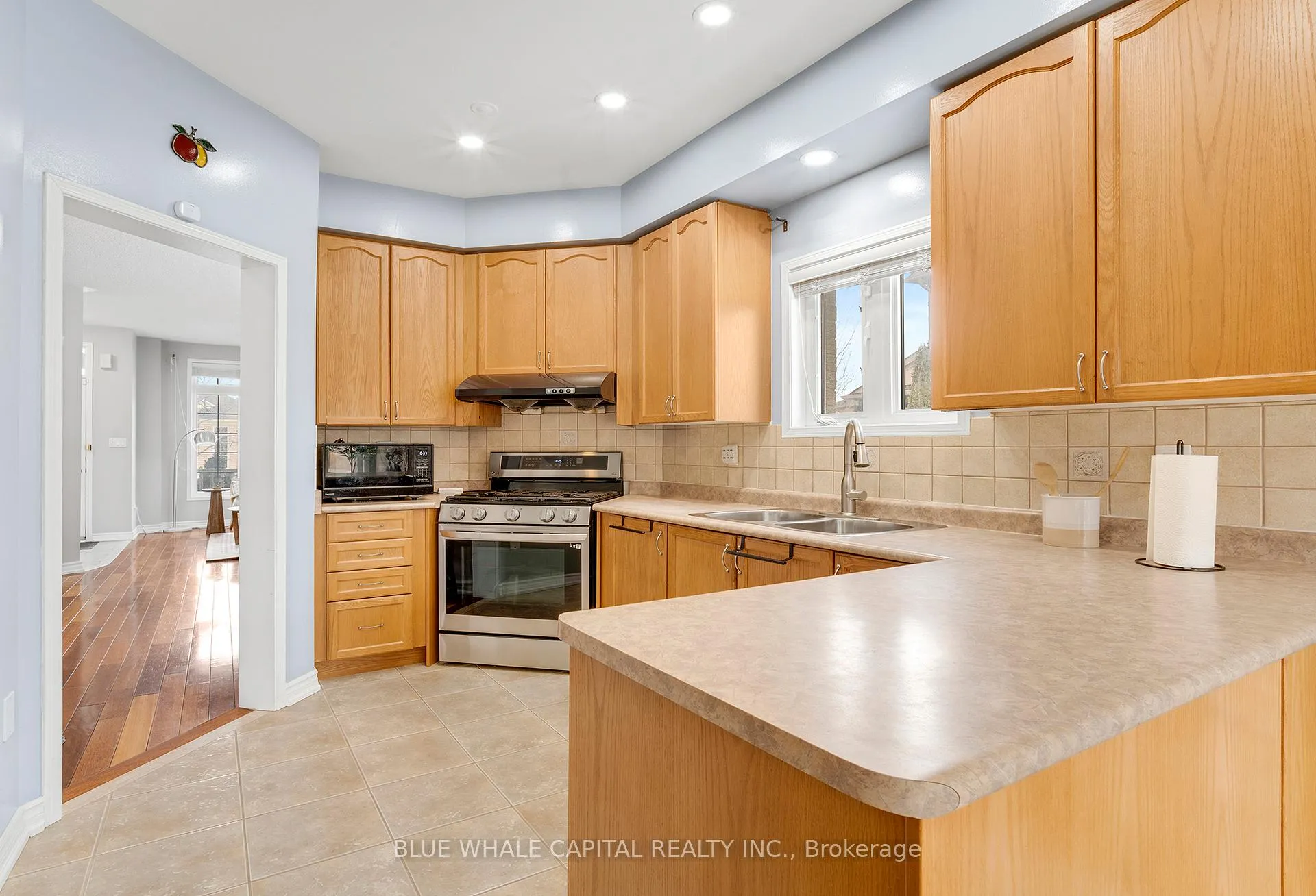 Photo 9 of 35 Rainbow Valley Crescent, Markham, Greensborough — HOMEH