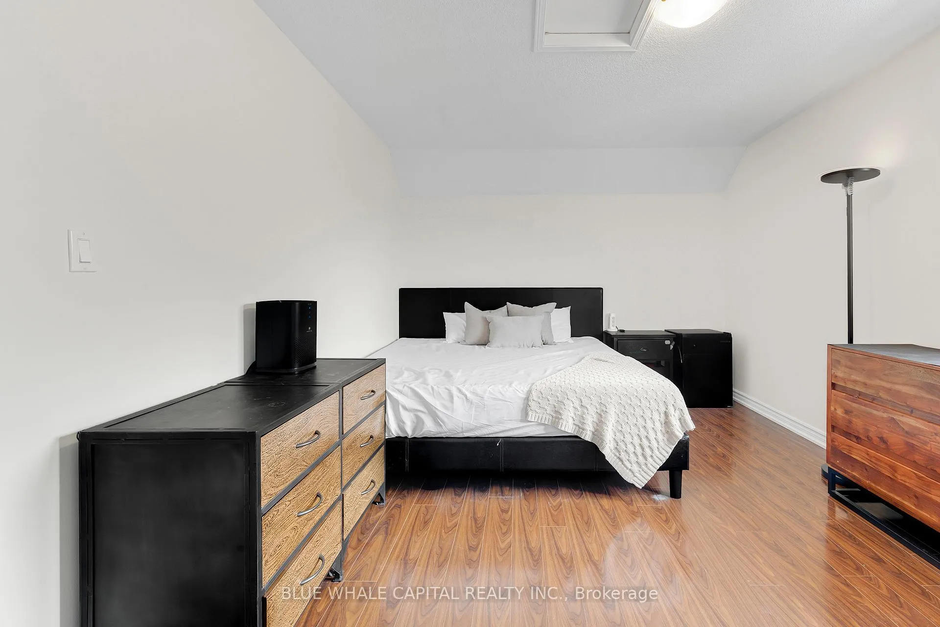 Photo 26 of 35 Rainbow Valley Crescent, Markham, Greensborough — HOMEH