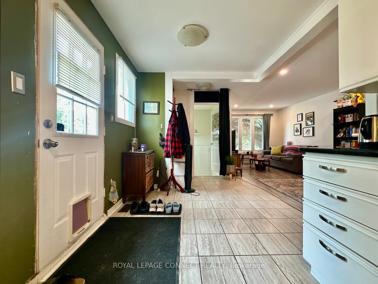 Photo 4 of Unit Main, 16 Lockhart Gate, Clarington, Bowmanville — HOMEH