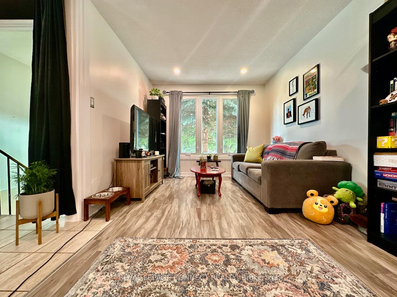 Photo 8 of Unit Main, 16 Lockhart Gate, Clarington, Bowmanville — HOMEH