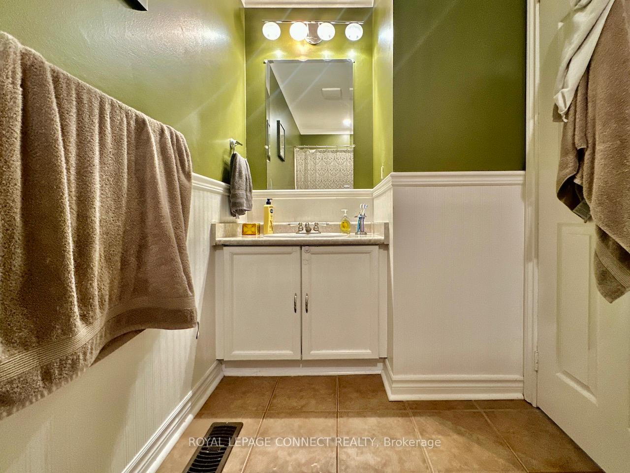 Photo 22 of Unit Main, 16 Lockhart Gate, Clarington, Bowmanville — HOMEH