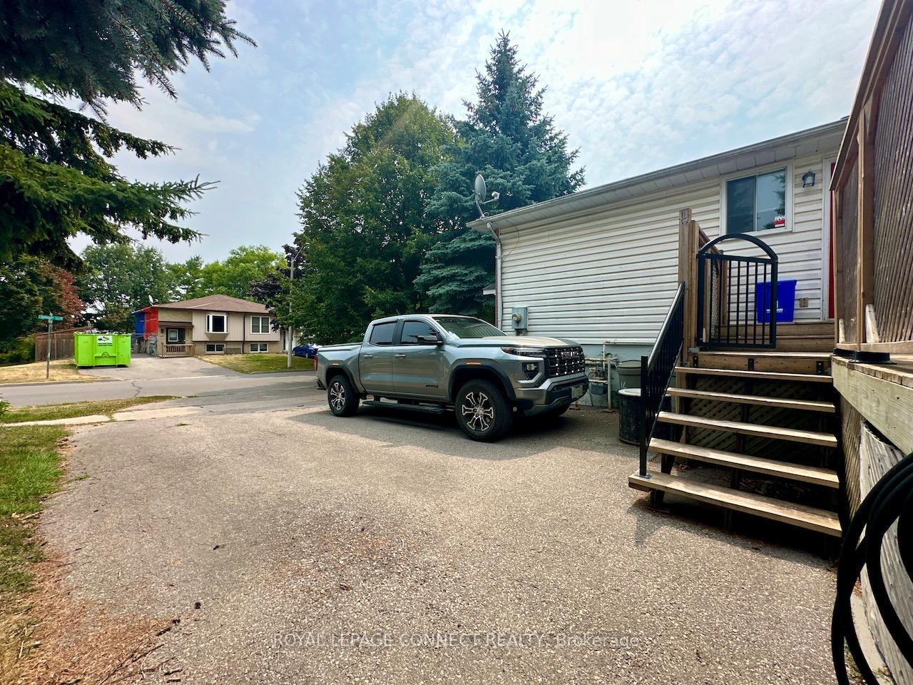 Photo 34 of Unit Main, 16 Lockhart Gate, Clarington, Bowmanville — HOMEH