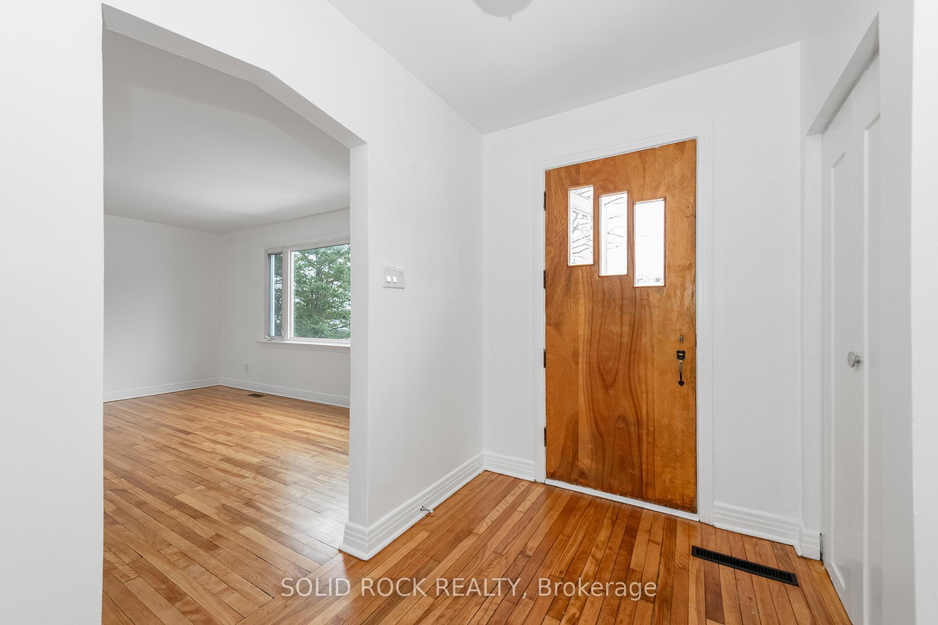 Photo 4 of 904 Smyth Road, Ottawa, Elmvale Acres/Urbandale — HOMEH