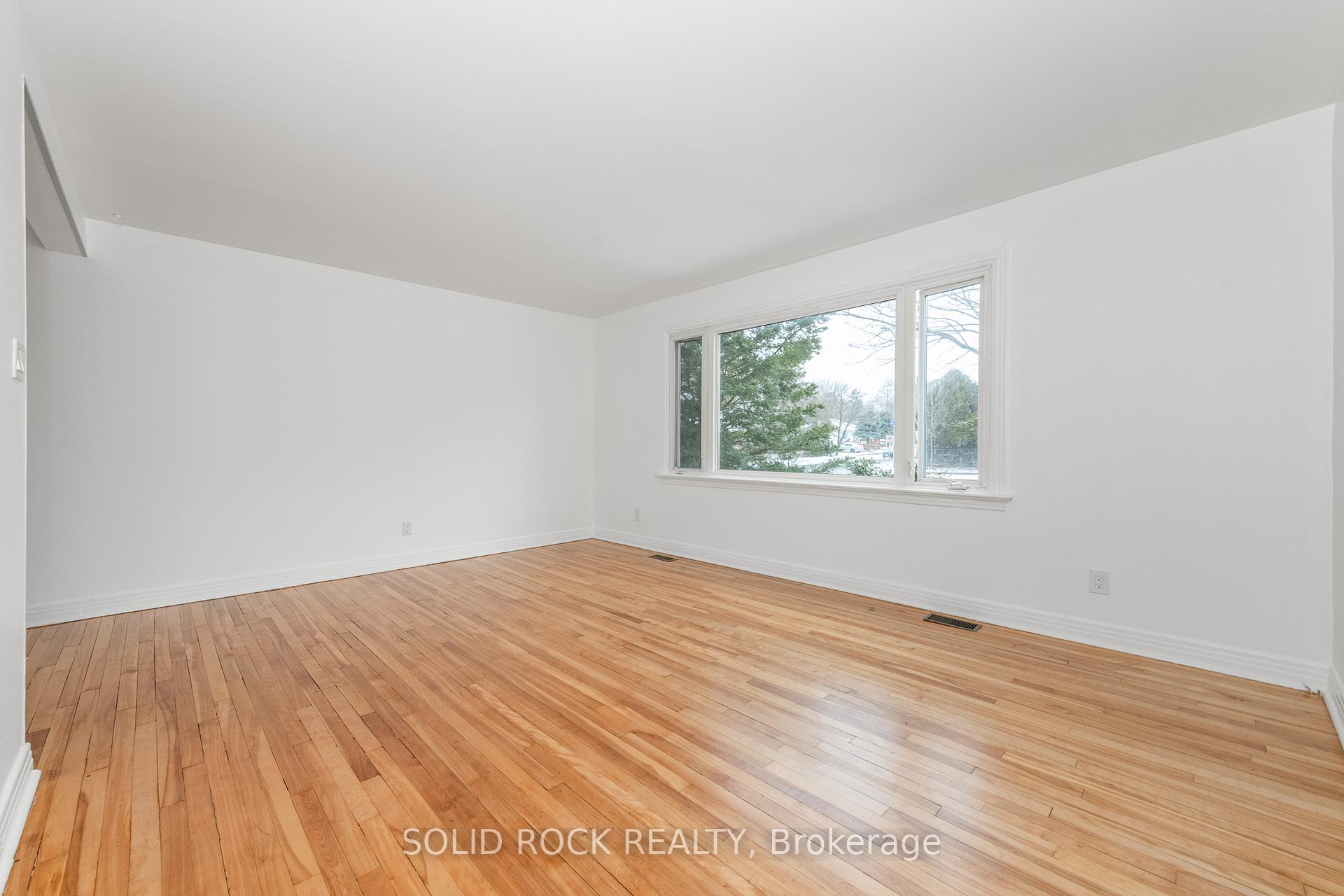 Photo 5 of 904 Smyth Road, Ottawa, Elmvale Acres/Urbandale — HOMEH