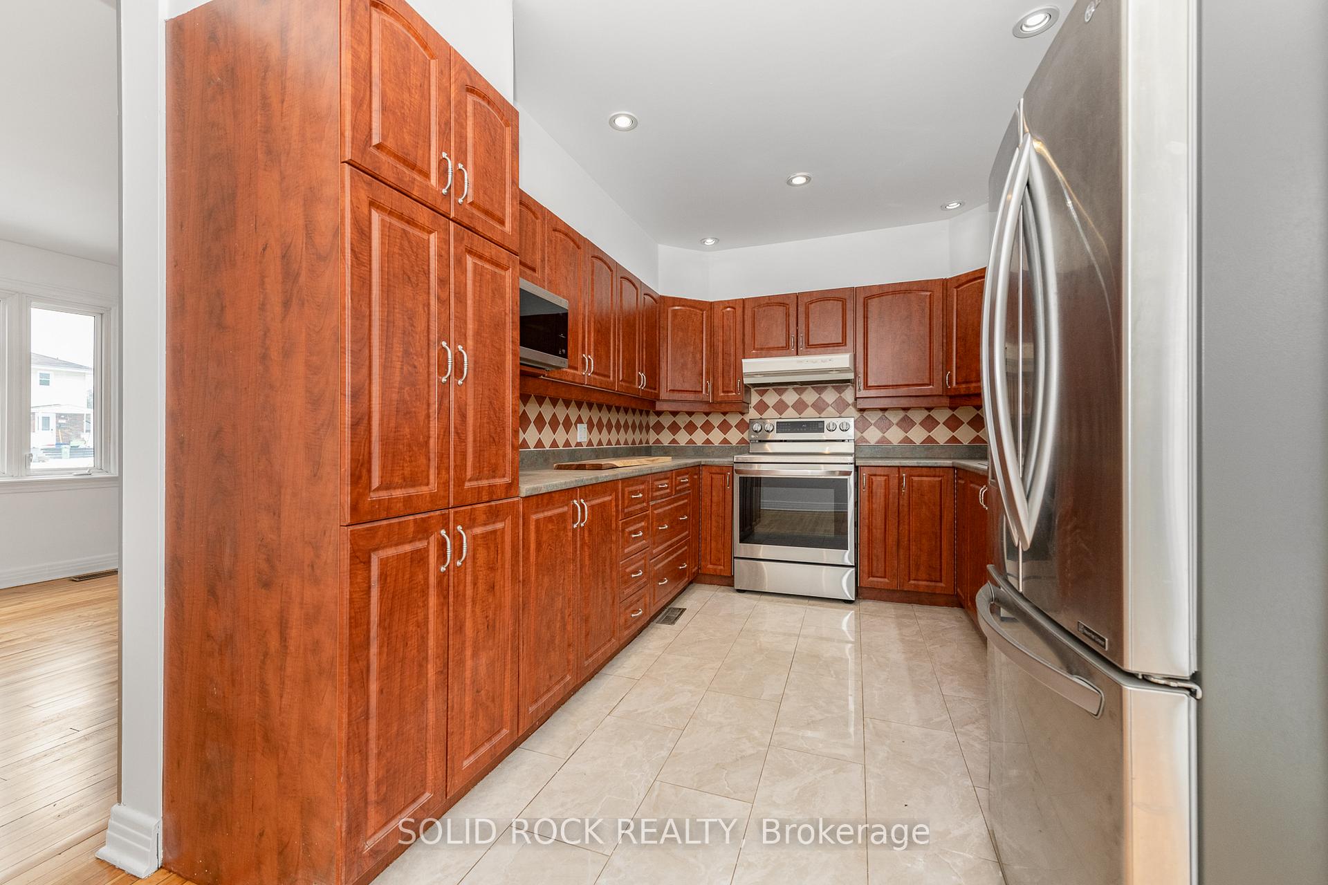 Photo 12 of 904 Smyth Road, Ottawa, Elmvale Acres/Urbandale — HOMEH