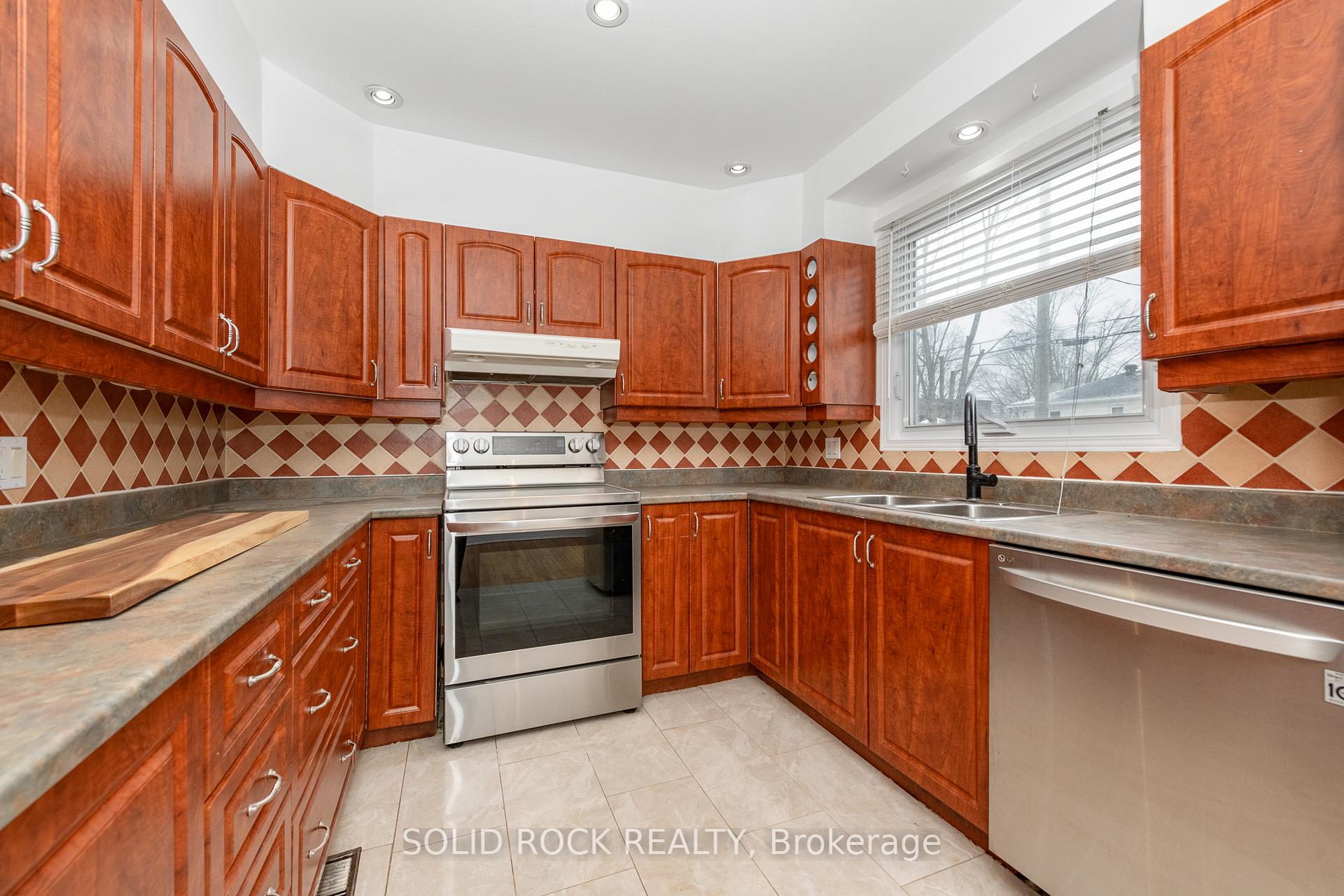 Photo 13 of 904 Smyth Road, Ottawa, Elmvale Acres/Urbandale — HOMEH