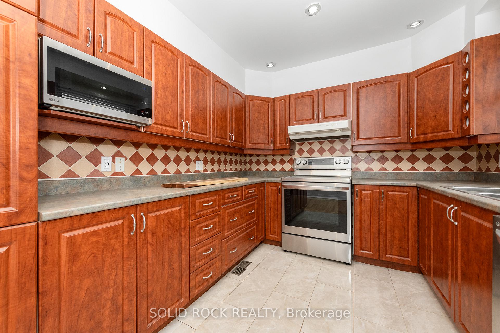 Photo 14 of 904 Smyth Road, Ottawa, Elmvale Acres/Urbandale — HOMEH