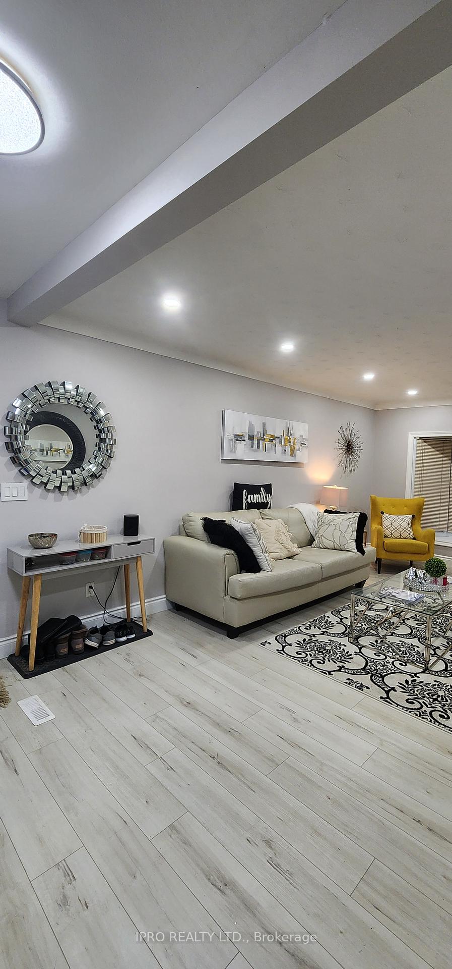 Photo 3 of 15 Bayshore Crescent, St. Catharines, Lakeshore — HOMEH