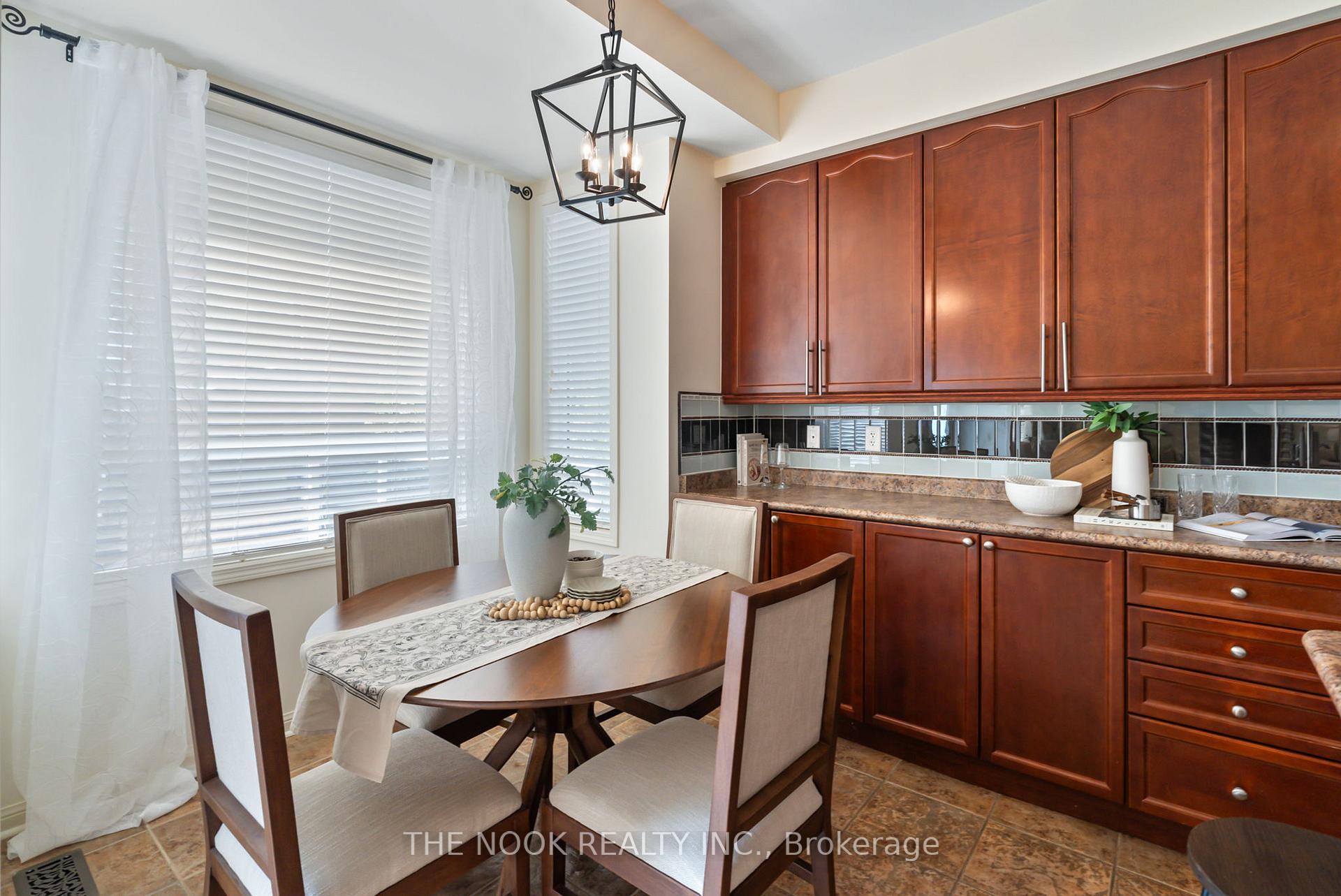 Photo 7 of 35 Personna Circle, Brampton, Credit Valley — HOMEH