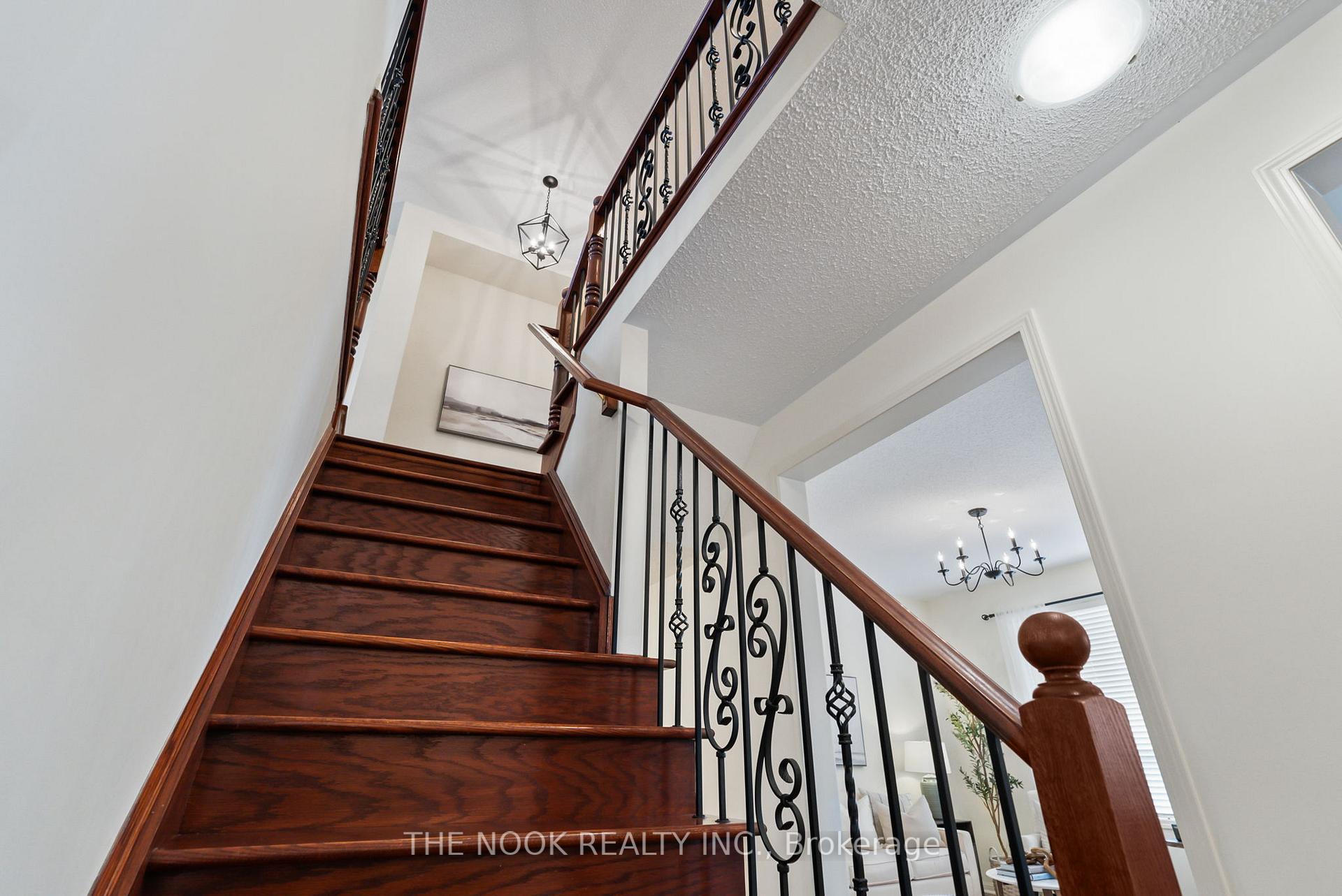 Photo 12 of 35 Personna Circle, Brampton, Credit Valley — HOMEH