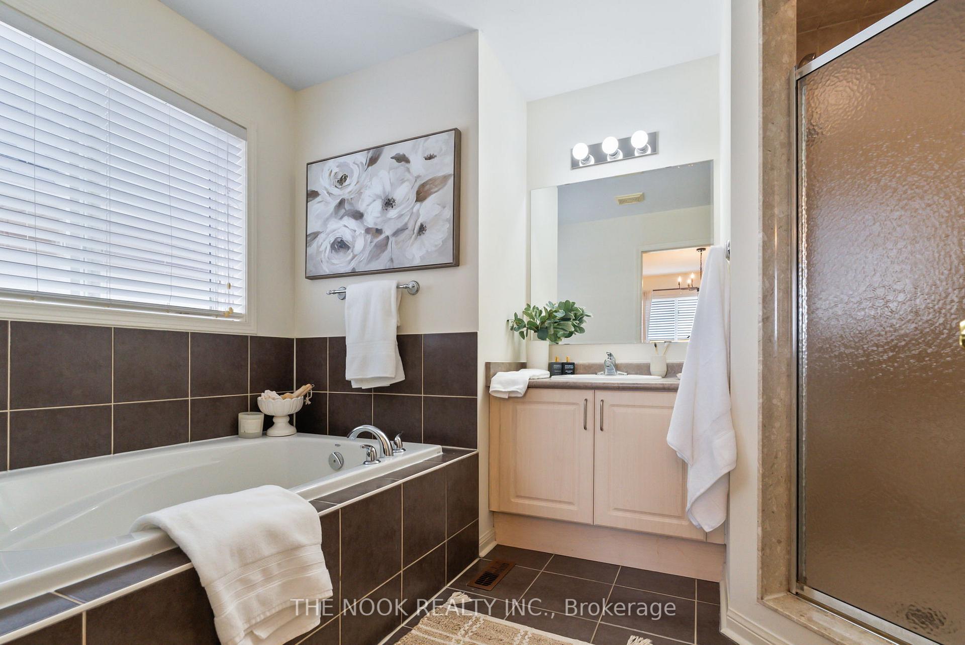 Photo 19 of 35 Personna Circle, Brampton, Credit Valley — HOMEH