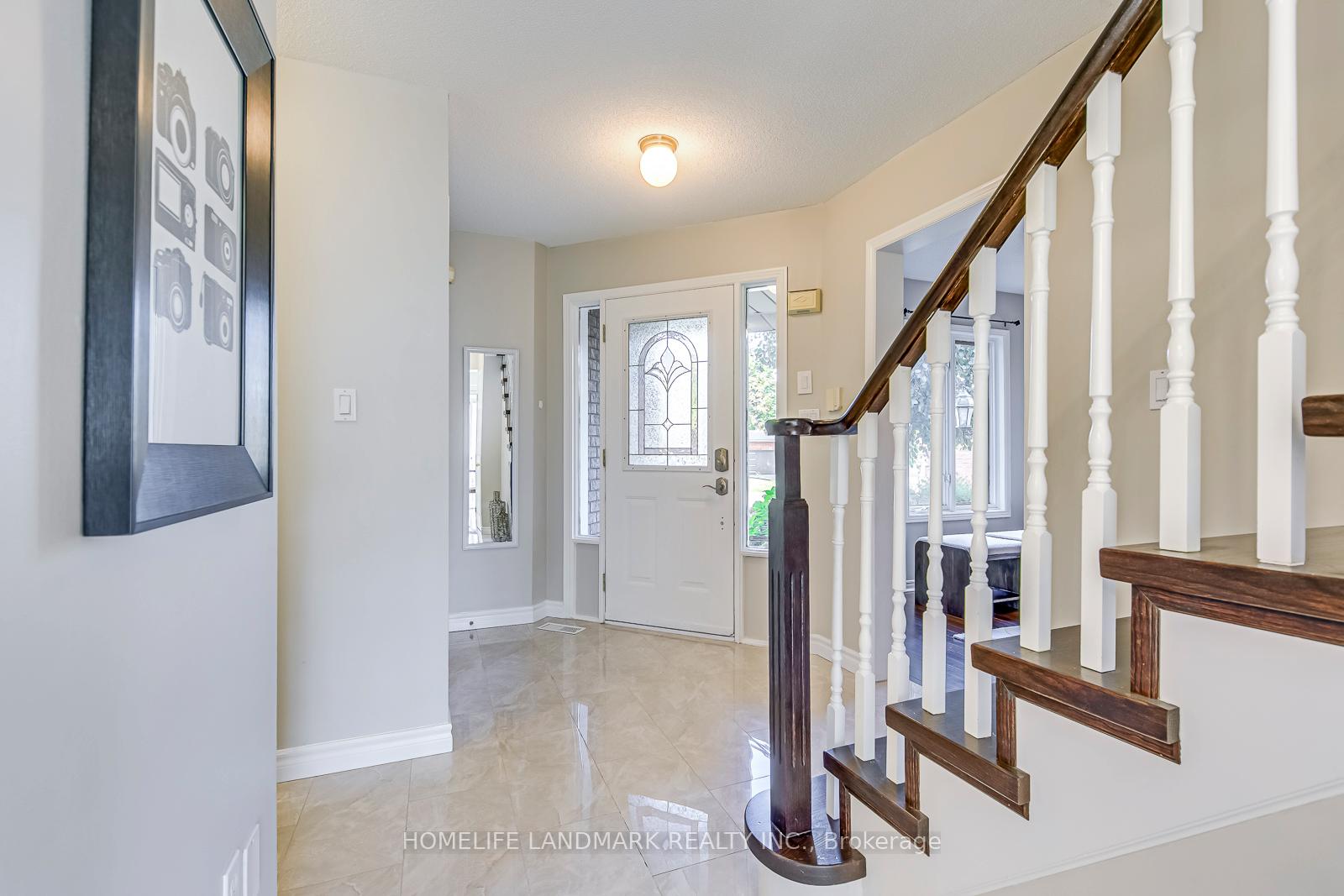 Photo 5 of 91 Bridgeport Crescent, Hamilton, Ancaster — HOMEH