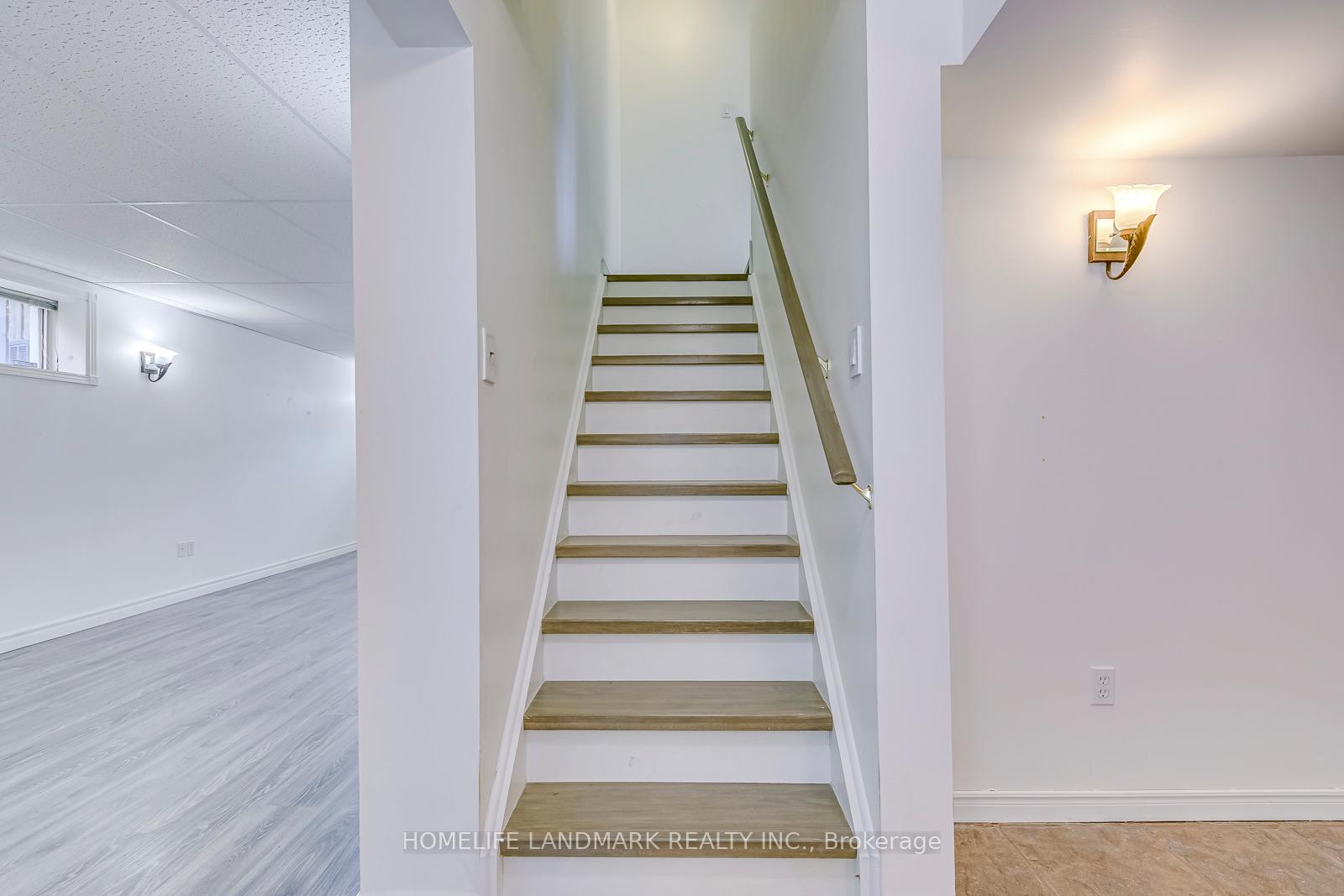 Photo 55 of 91 Bridgeport Crescent, Hamilton, Ancaster — HOMEH