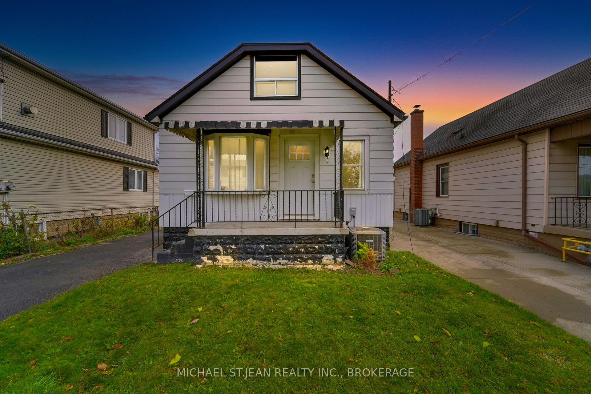 Photo 2 of 5 Rosewood Road, Hamilton, Normanhurst — HOMEH