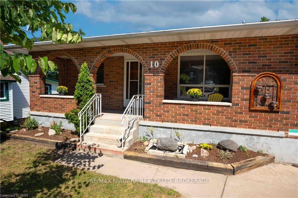 Front of 10 Dundas Crescent