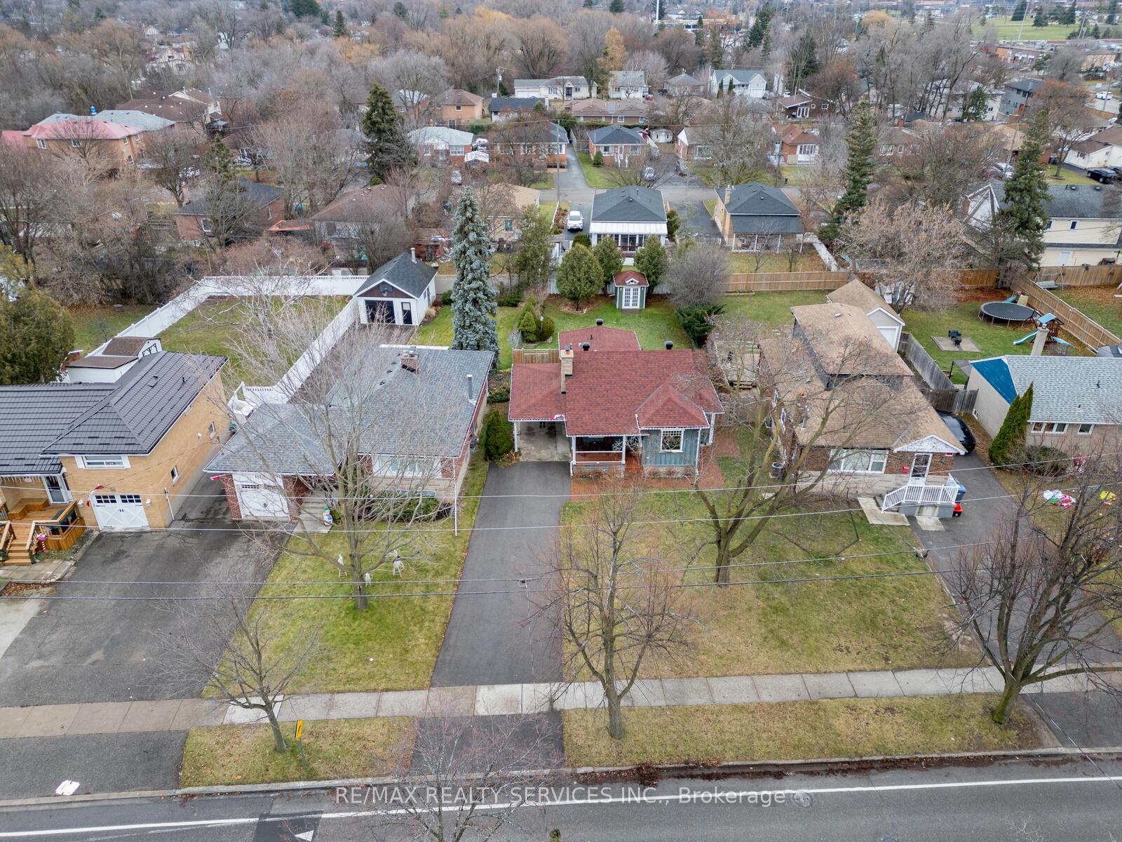 Photo 6 of 111 Denison Avenue, Brampton, Brampton West — HOMEH