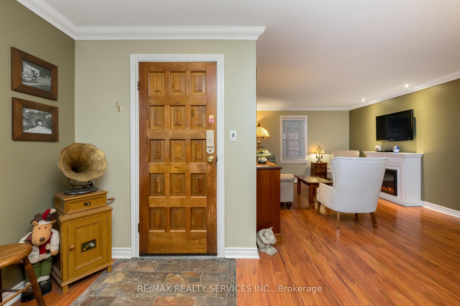 Photo 10 of 111 Denison Avenue, Brampton, Brampton West — HOMEH