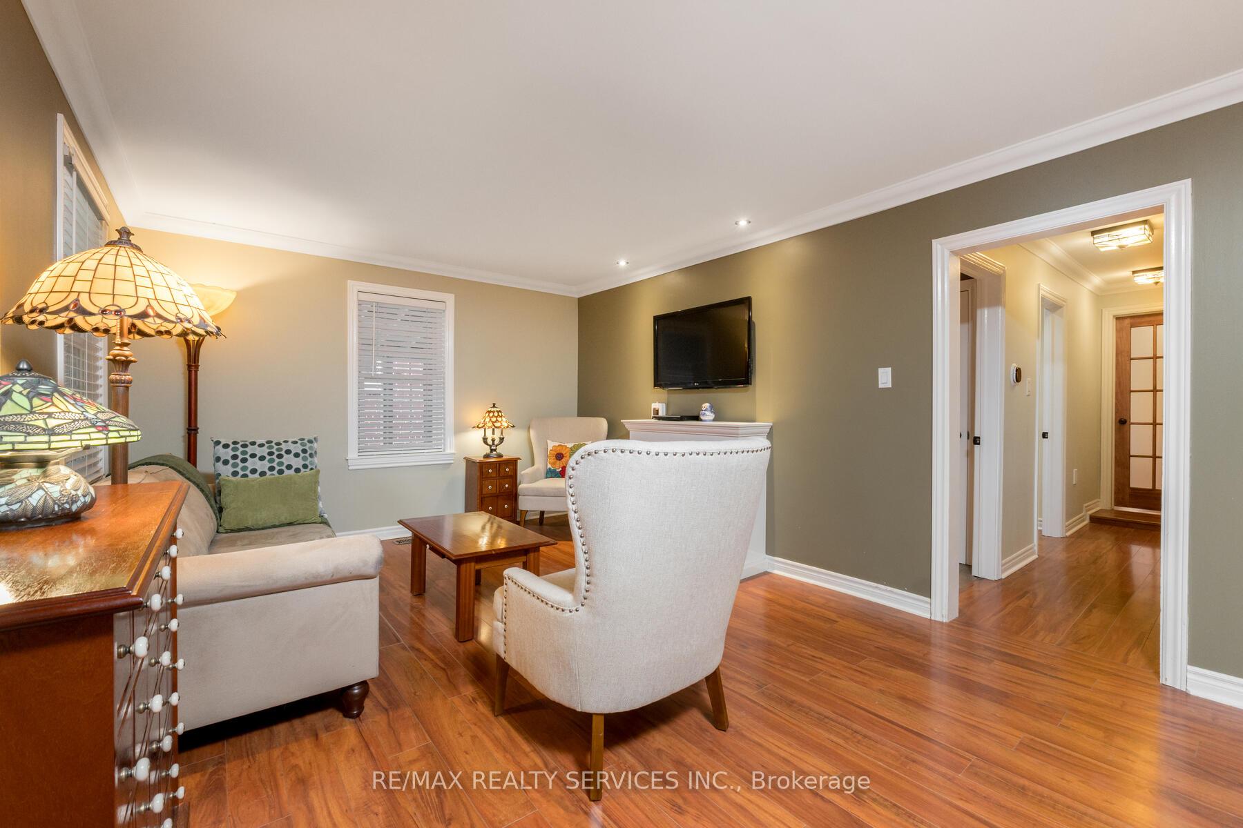 Photo 14 of 111 Denison Avenue, Brampton, Brampton West — HOMEH