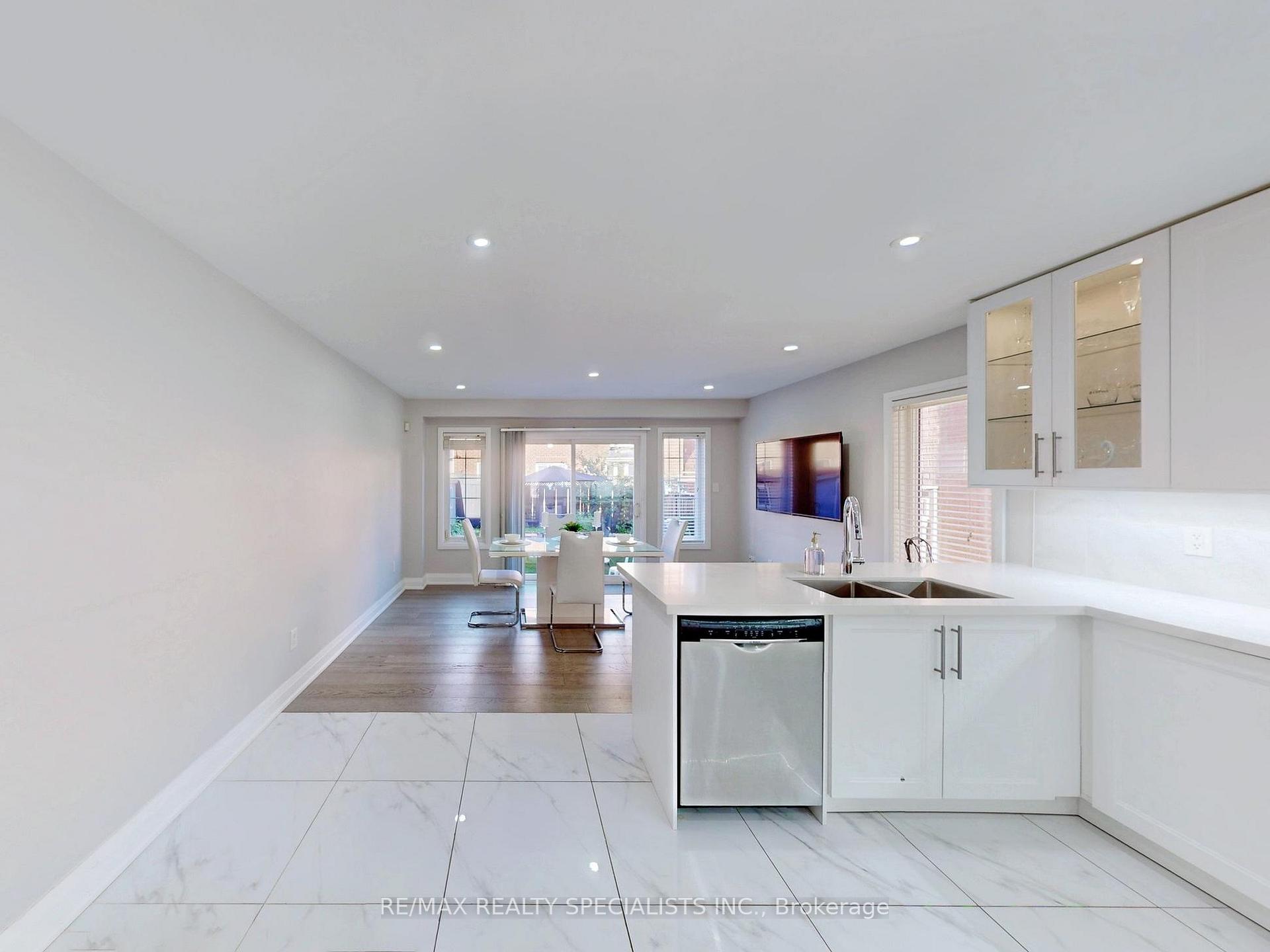 Photo 8 of 13 Gallview Lane, Brampton, Bram East — HOMEH
