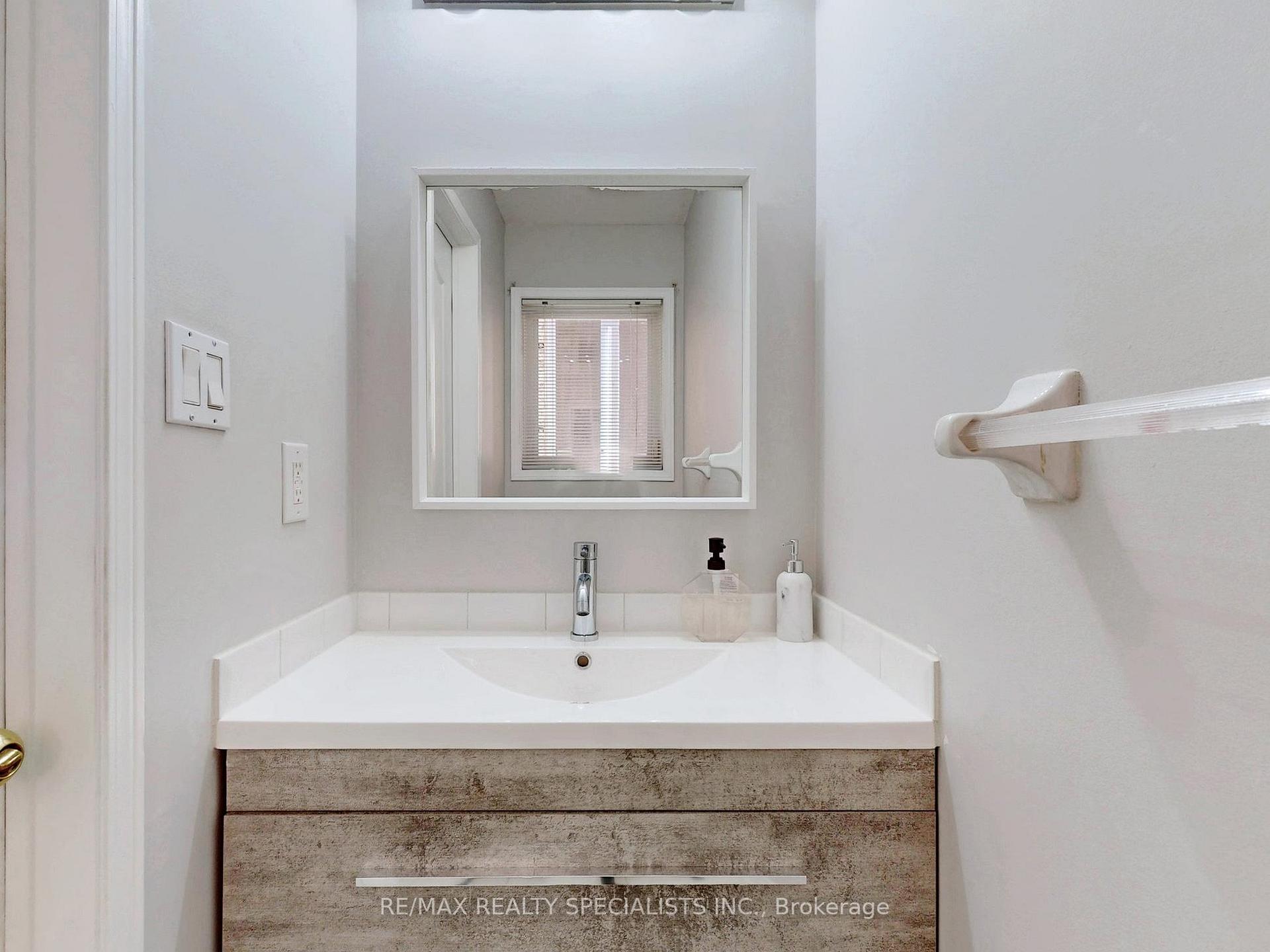 Photo 10 of 13 Gallview Lane, Brampton, Bram East — HOMEH