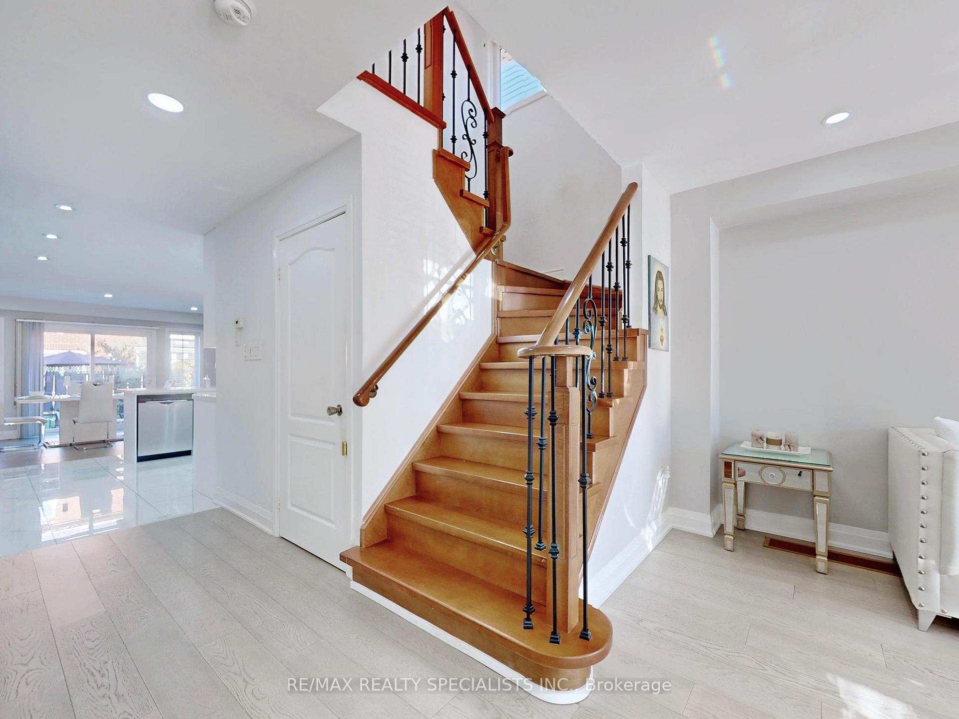 Photo 12 of 13 Gallview Lane, Brampton, Bram East — HOMEH
