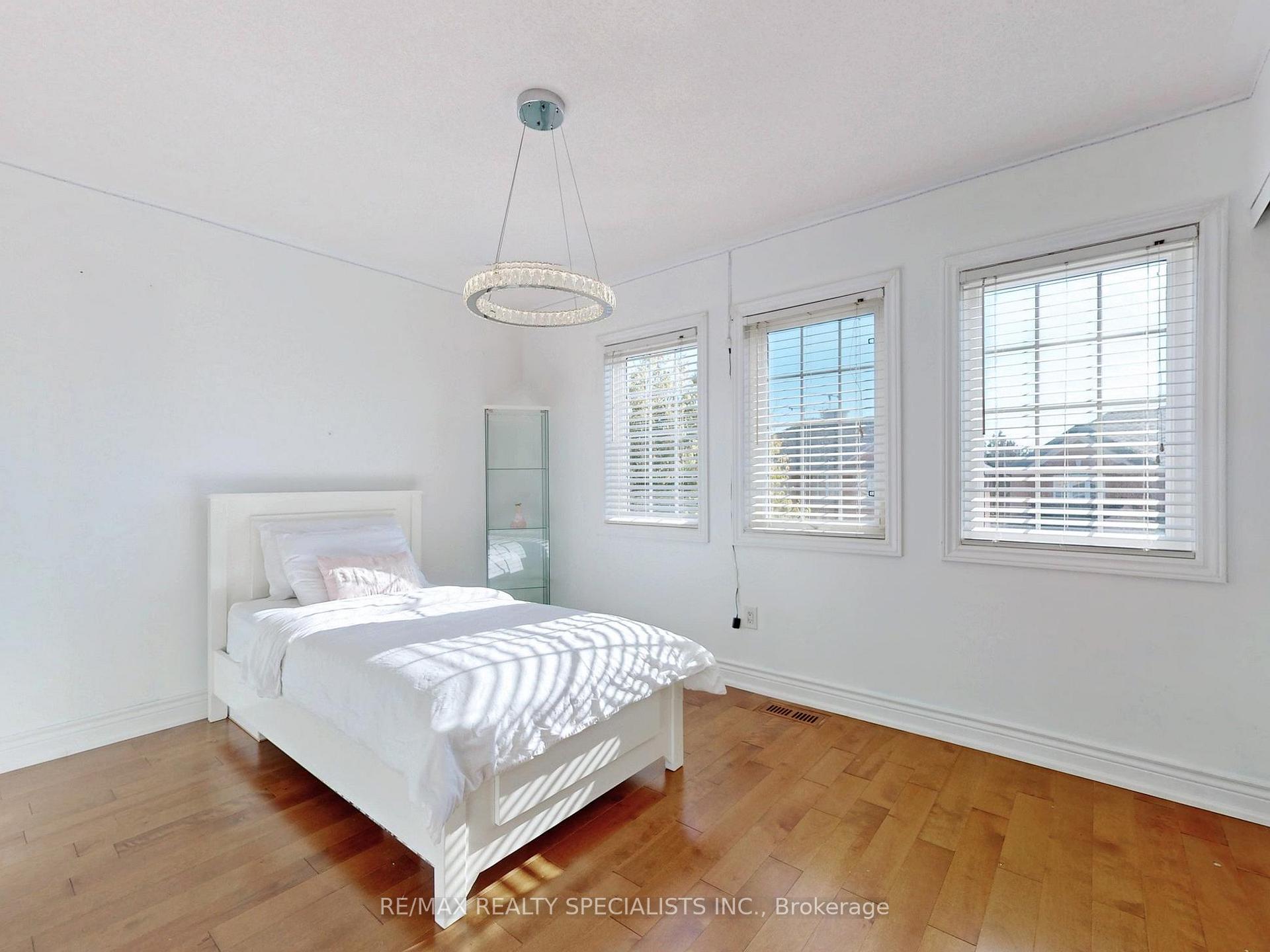 Photo 23 of 13 Gallview Lane, Brampton, Bram East — HOMEH