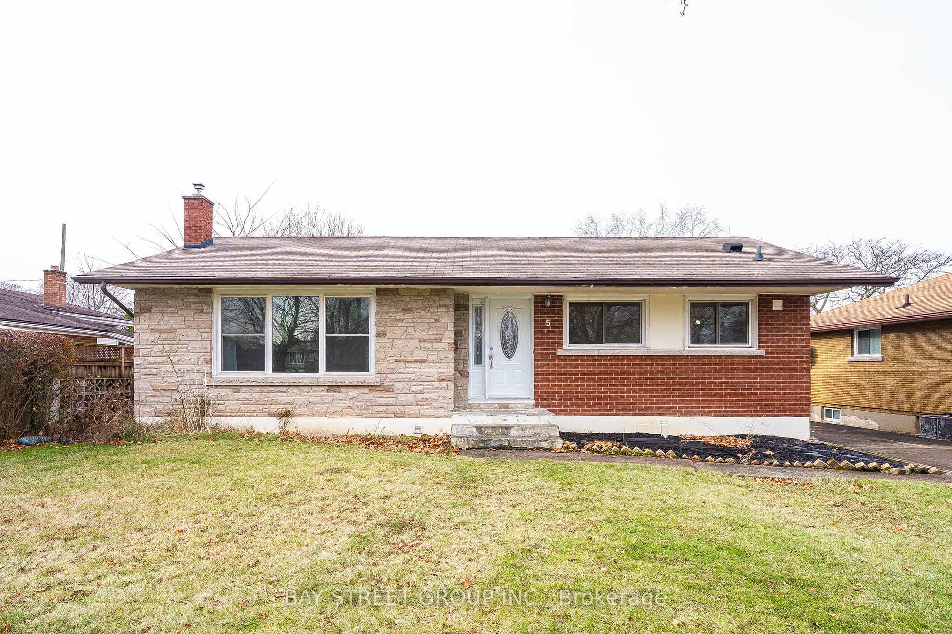Front of 5 Clearview Heights