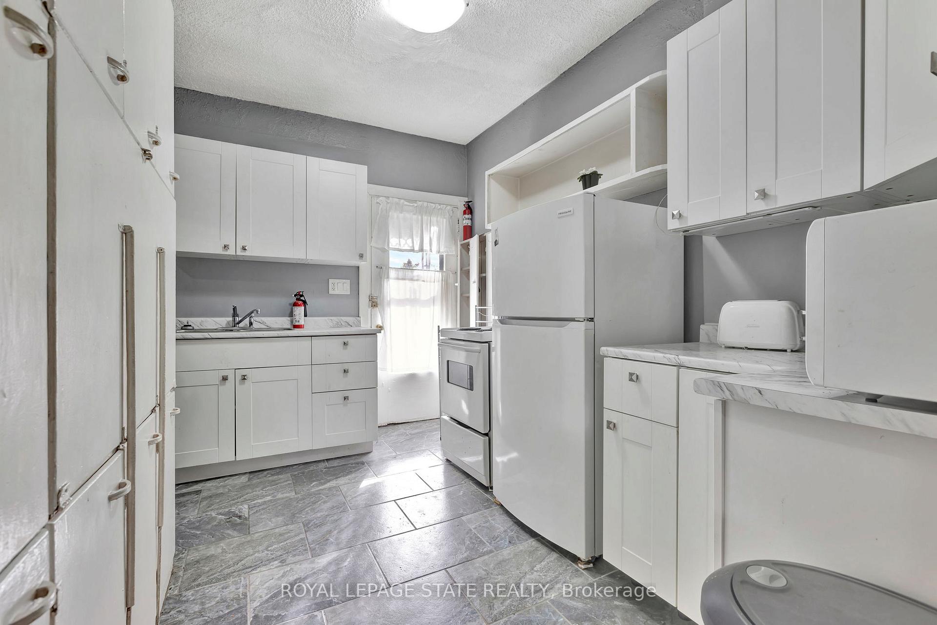 Photo 1 of 304 Emerald Street N, Hamilton, Landsdale — HOMEH