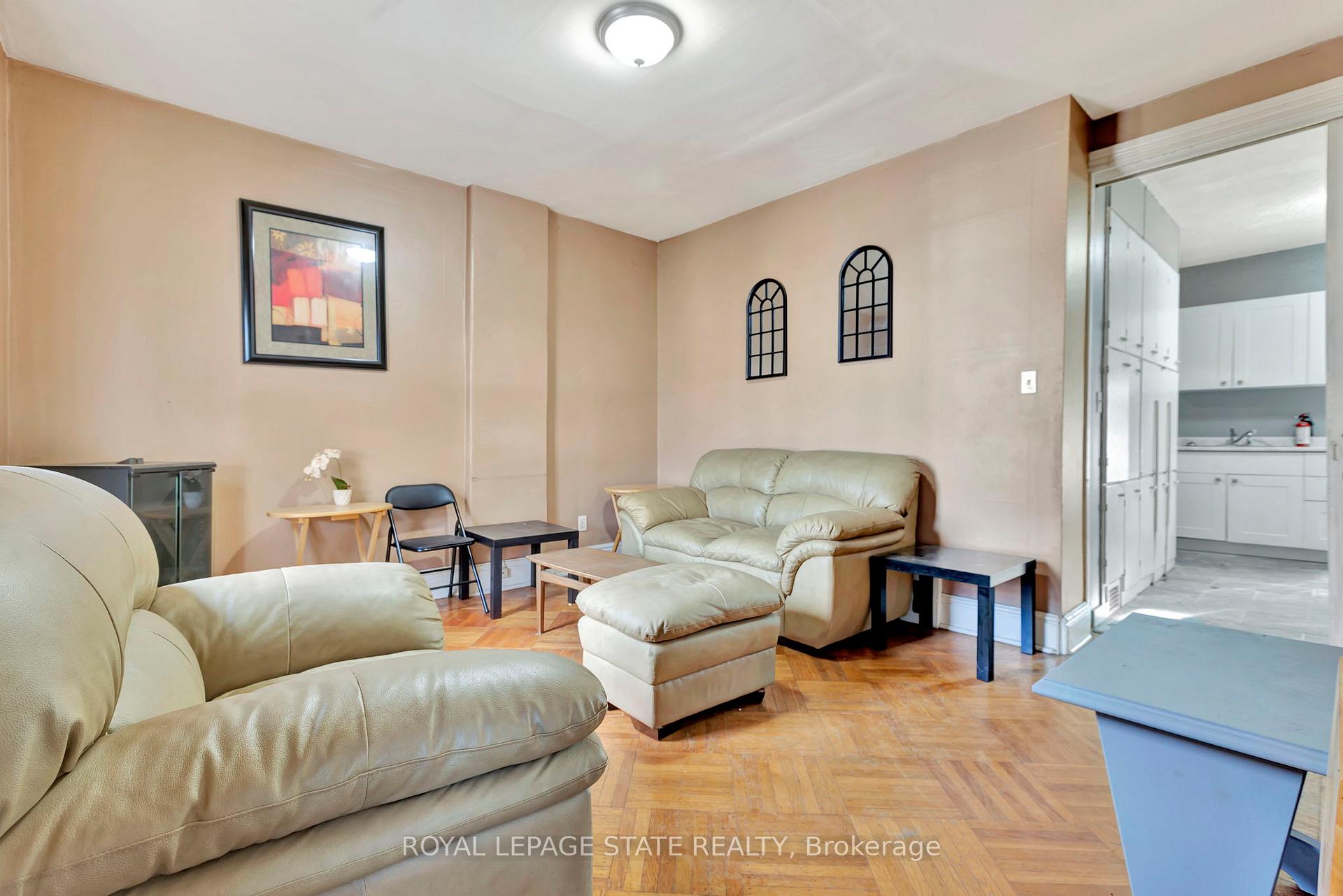 Photo 5 of 304 Emerald Street N, Hamilton, Landsdale — HOMEH