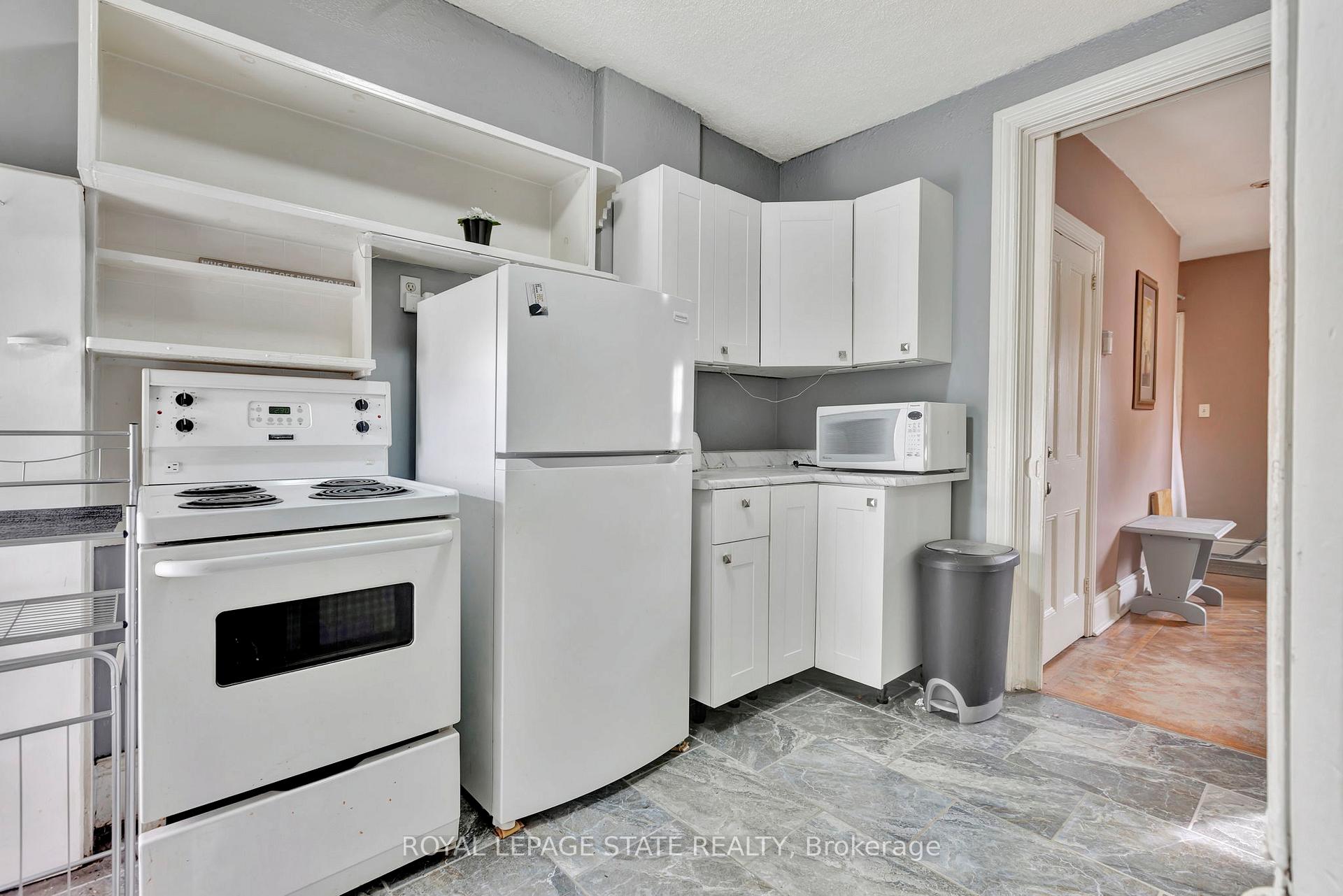 Photo 7 of 304 Emerald Street N, Hamilton, Landsdale — HOMEH