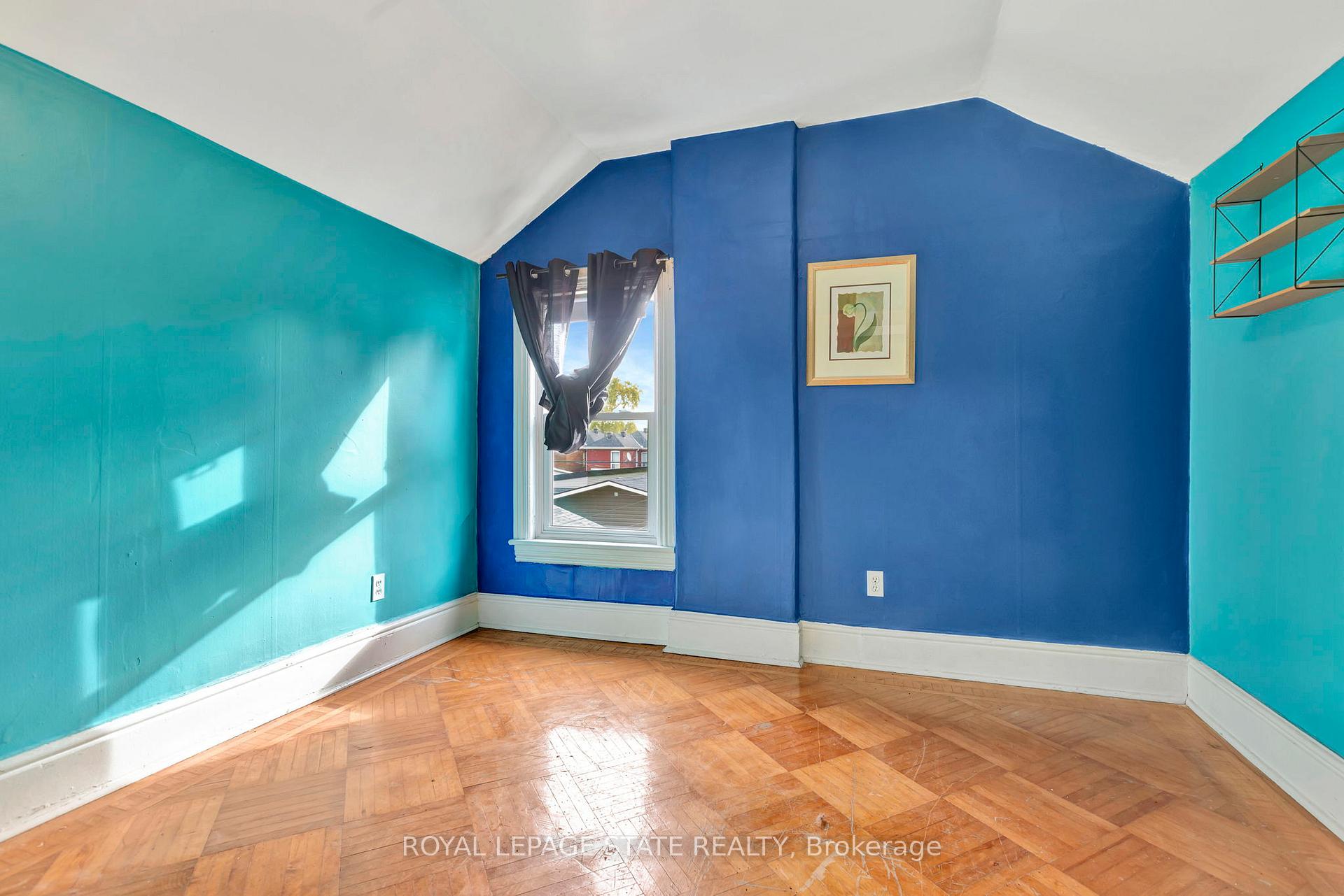 Photo 9 of 304 Emerald Street N, Hamilton, Landsdale — HOMEH
