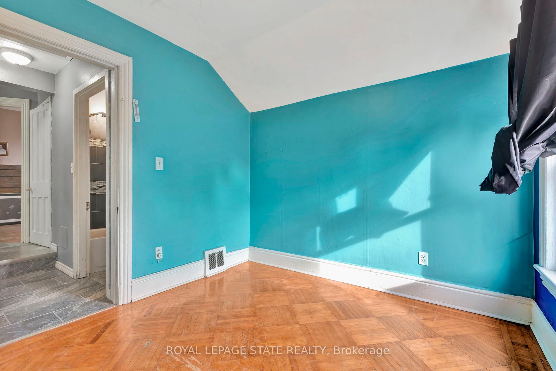 Photo 10 of 304 Emerald Street N, Hamilton, Landsdale — HOMEH