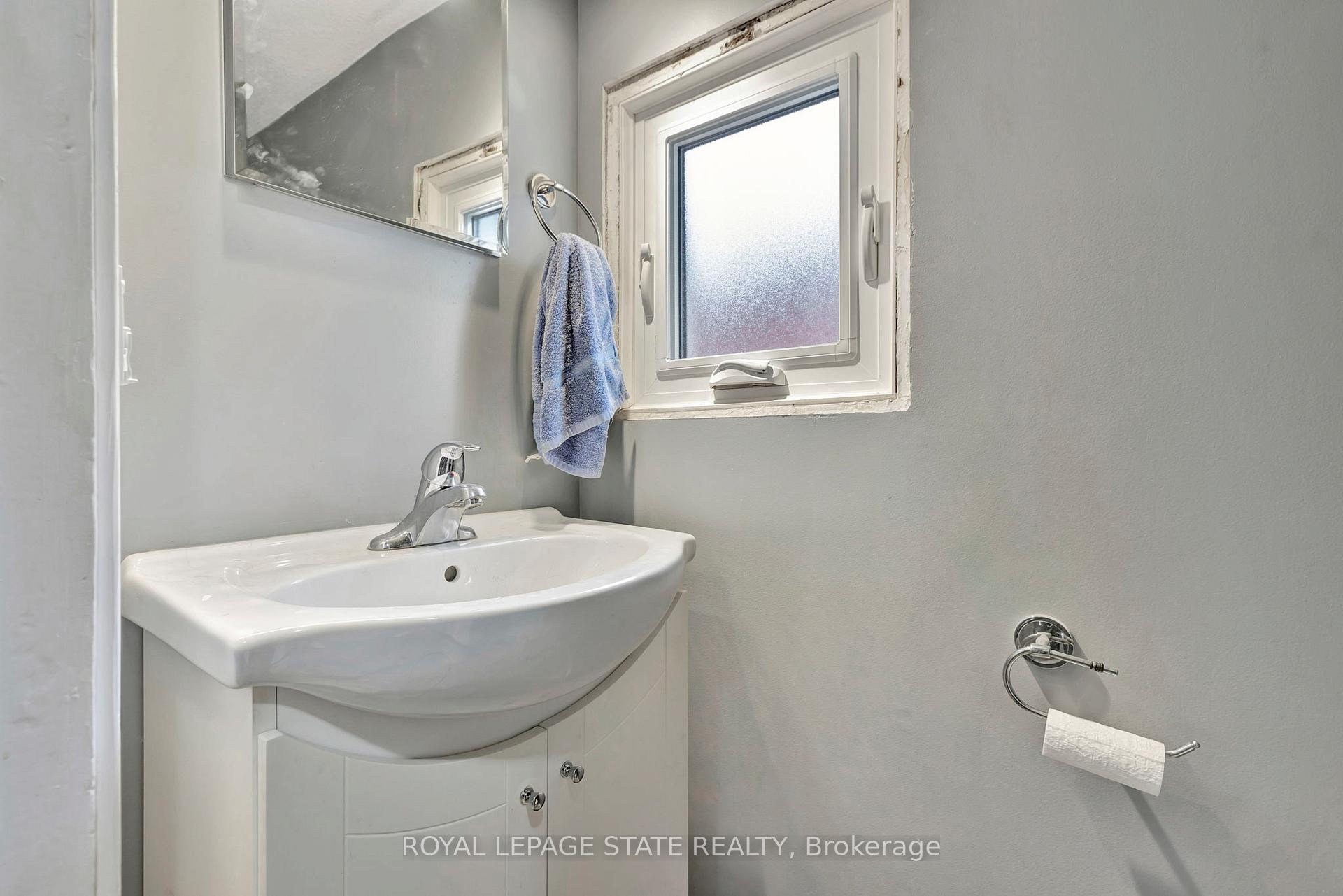 Photo 14 of 304 Emerald Street N, Hamilton, Landsdale — HOMEH