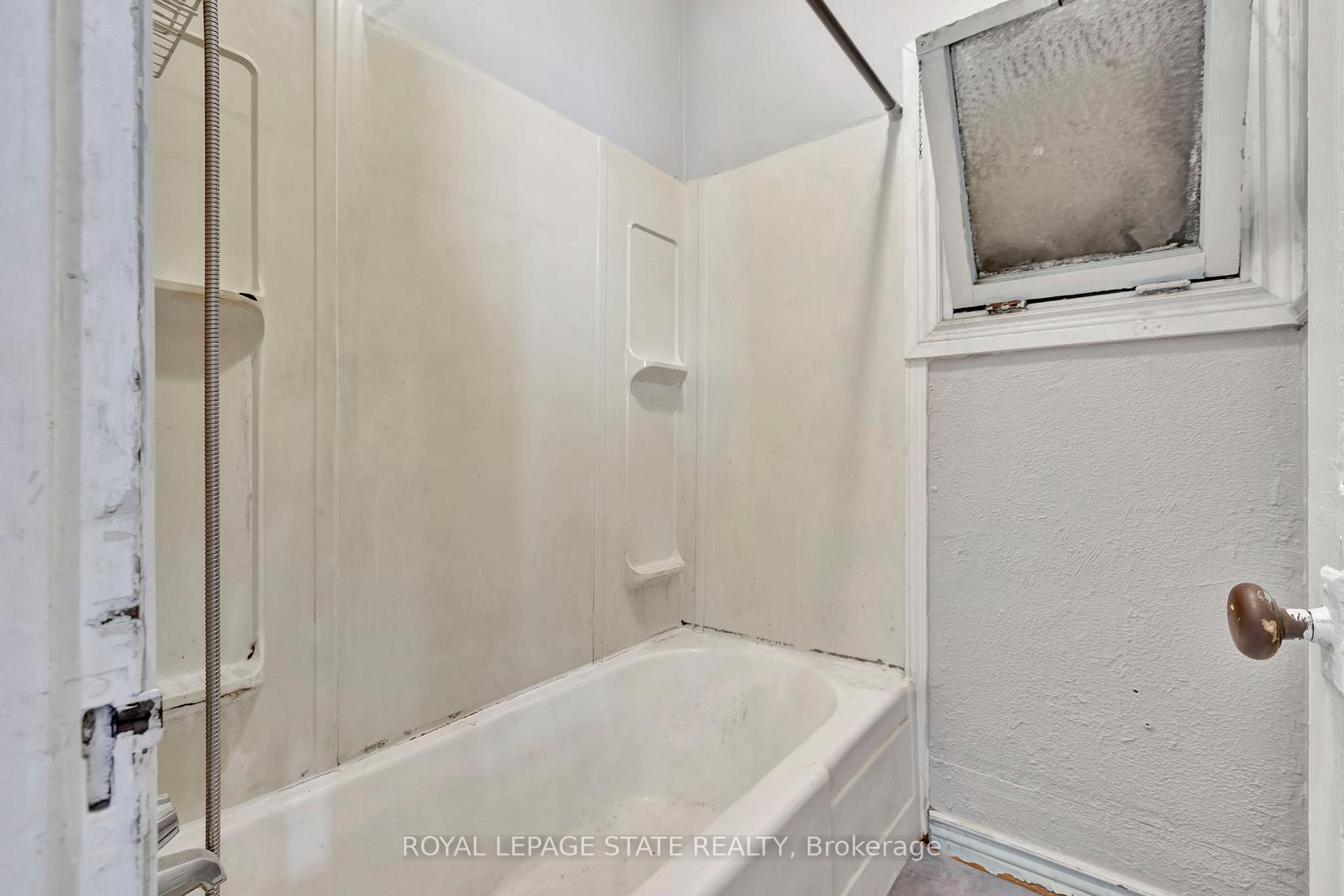 Photo 21 of 304 Emerald Street N, Hamilton, Landsdale — HOMEH